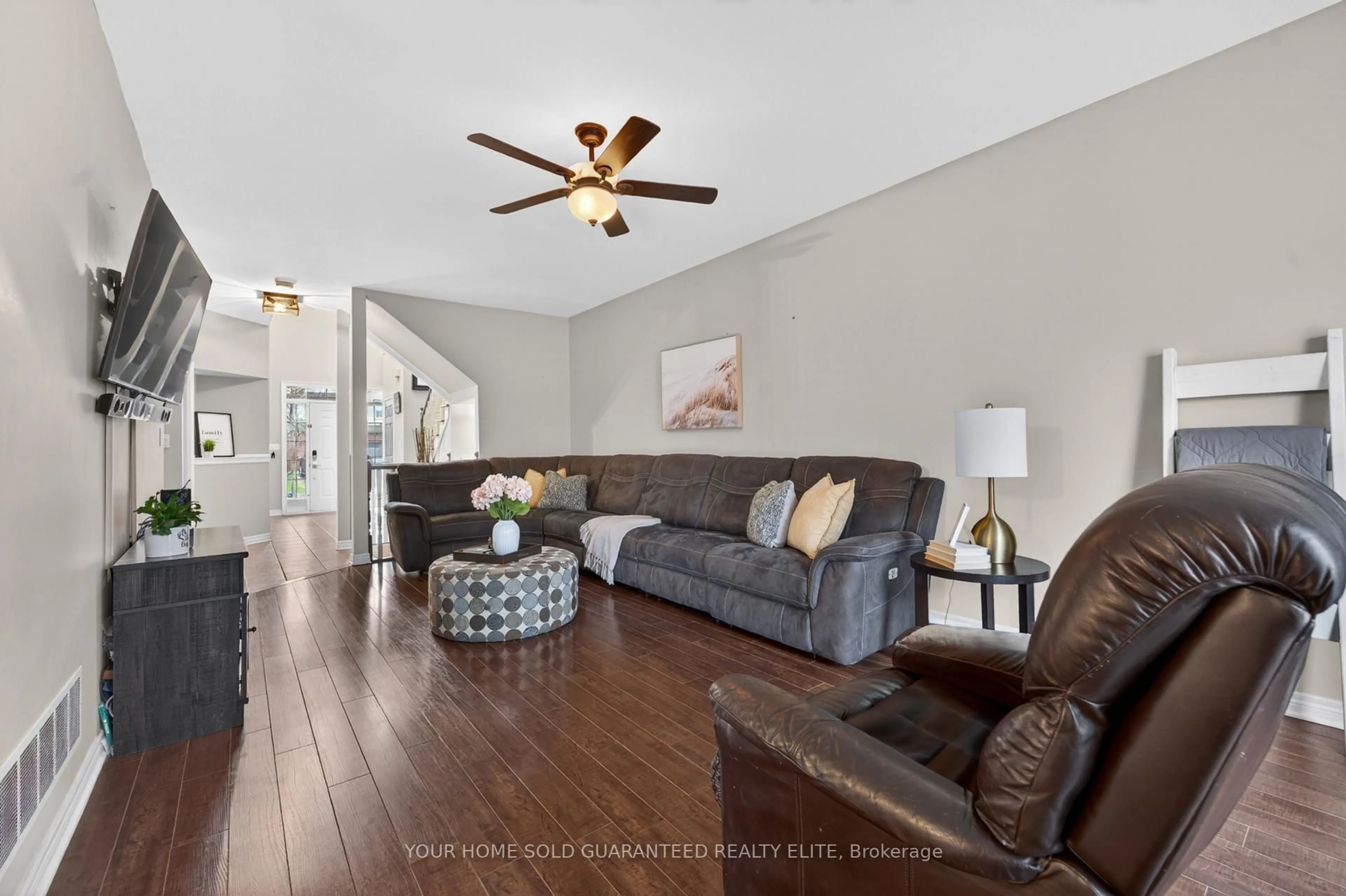 Living room with furniture, unknown for 4071 Bush Cres, Lincoln Ontario L3J 0G7