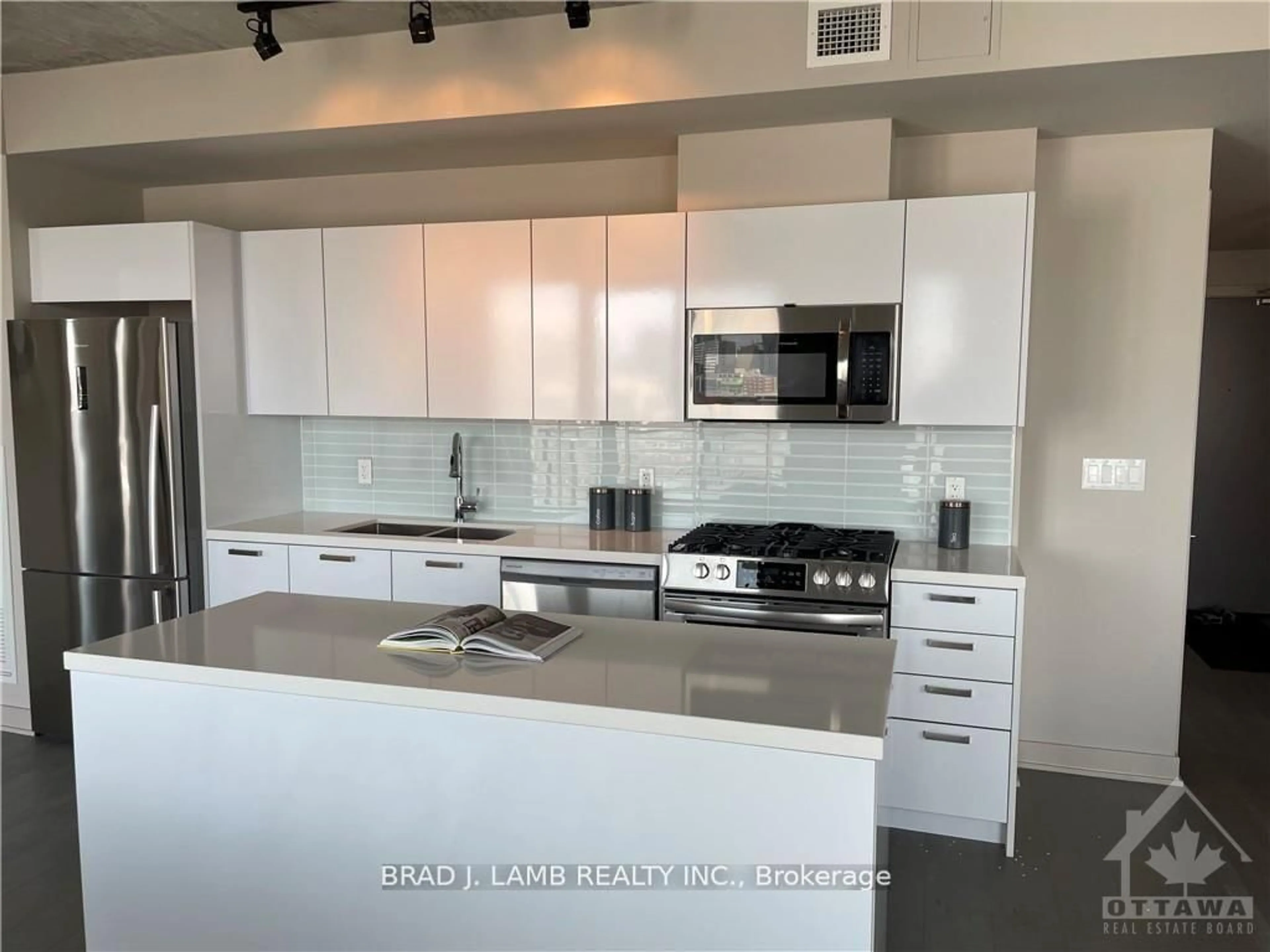 Open concept kitchen, ceramic/tile floor for 203 CATHERINE St #214, Ottawa Ontario K2P 1C3