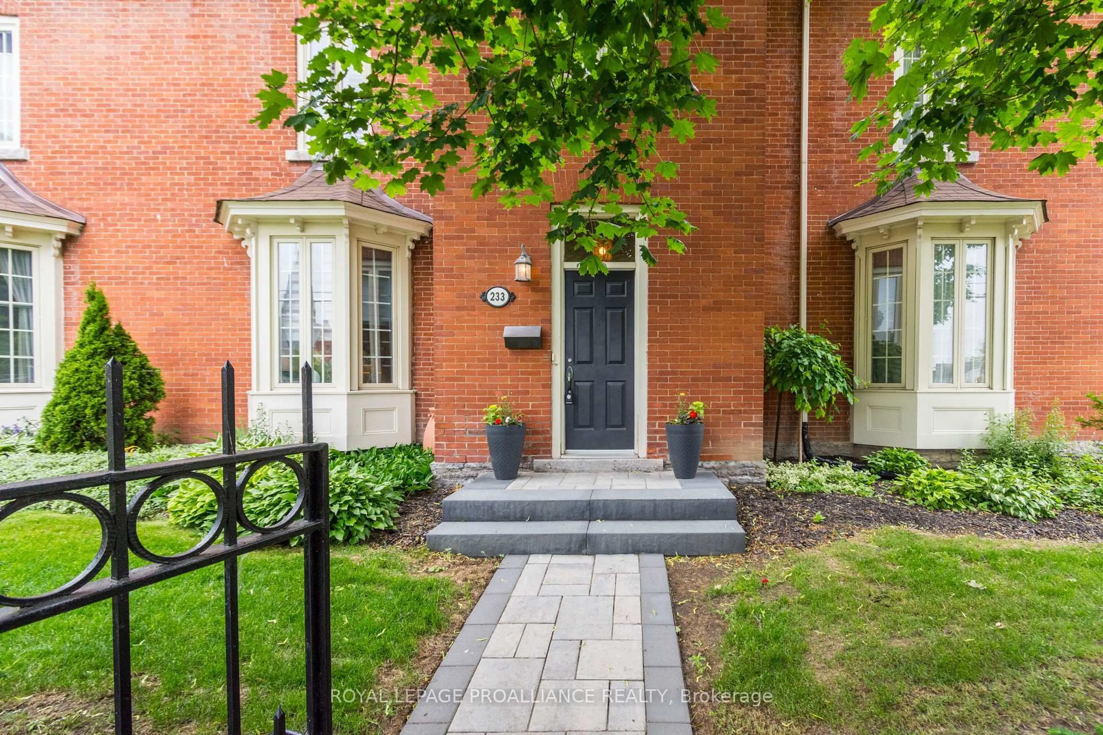 Unknown for 233 John St #5, Belleville Ontario K8N 3G2