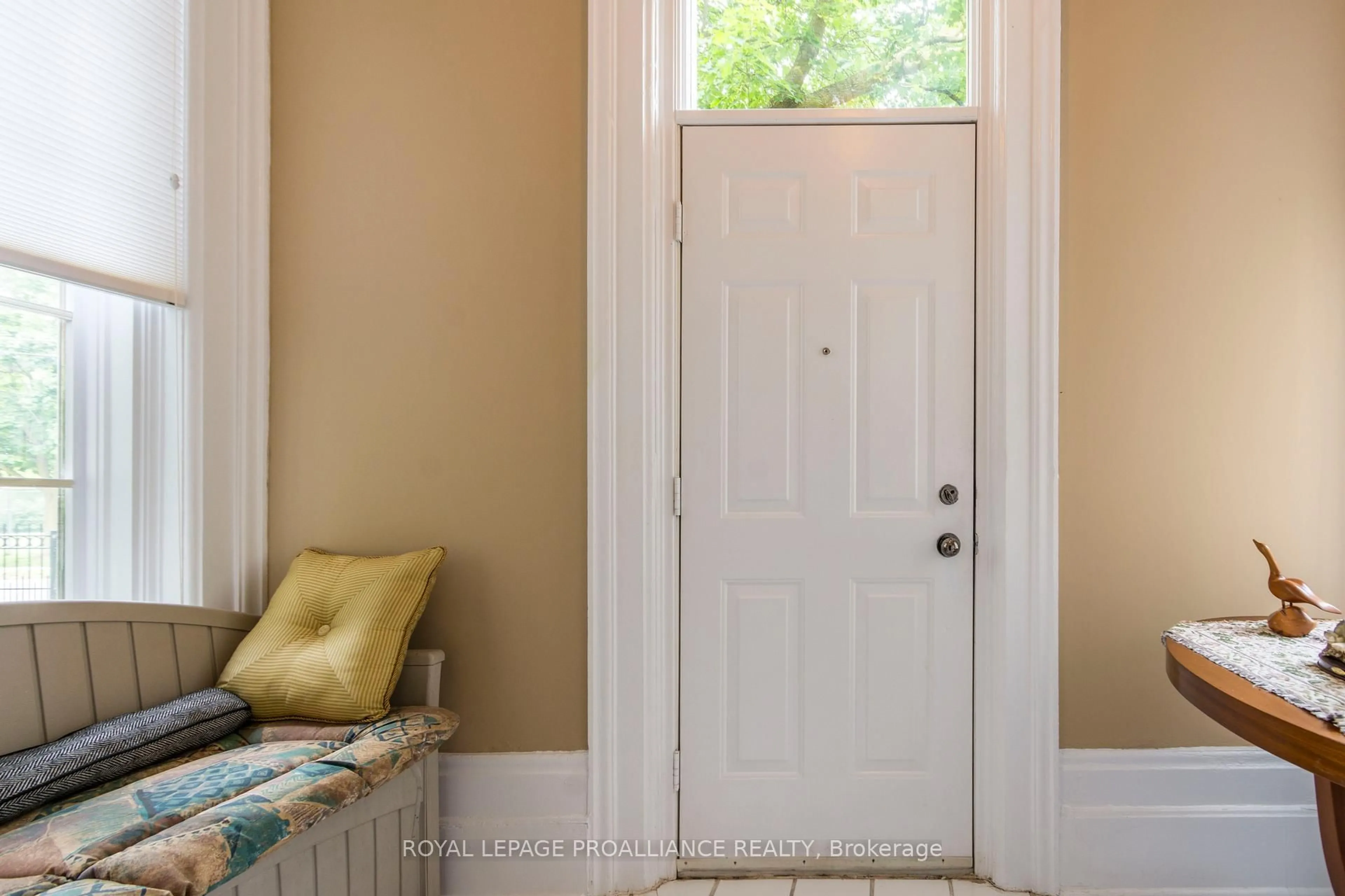Indoor entryway for 233 John St #5, Belleville Ontario K8N 3G2