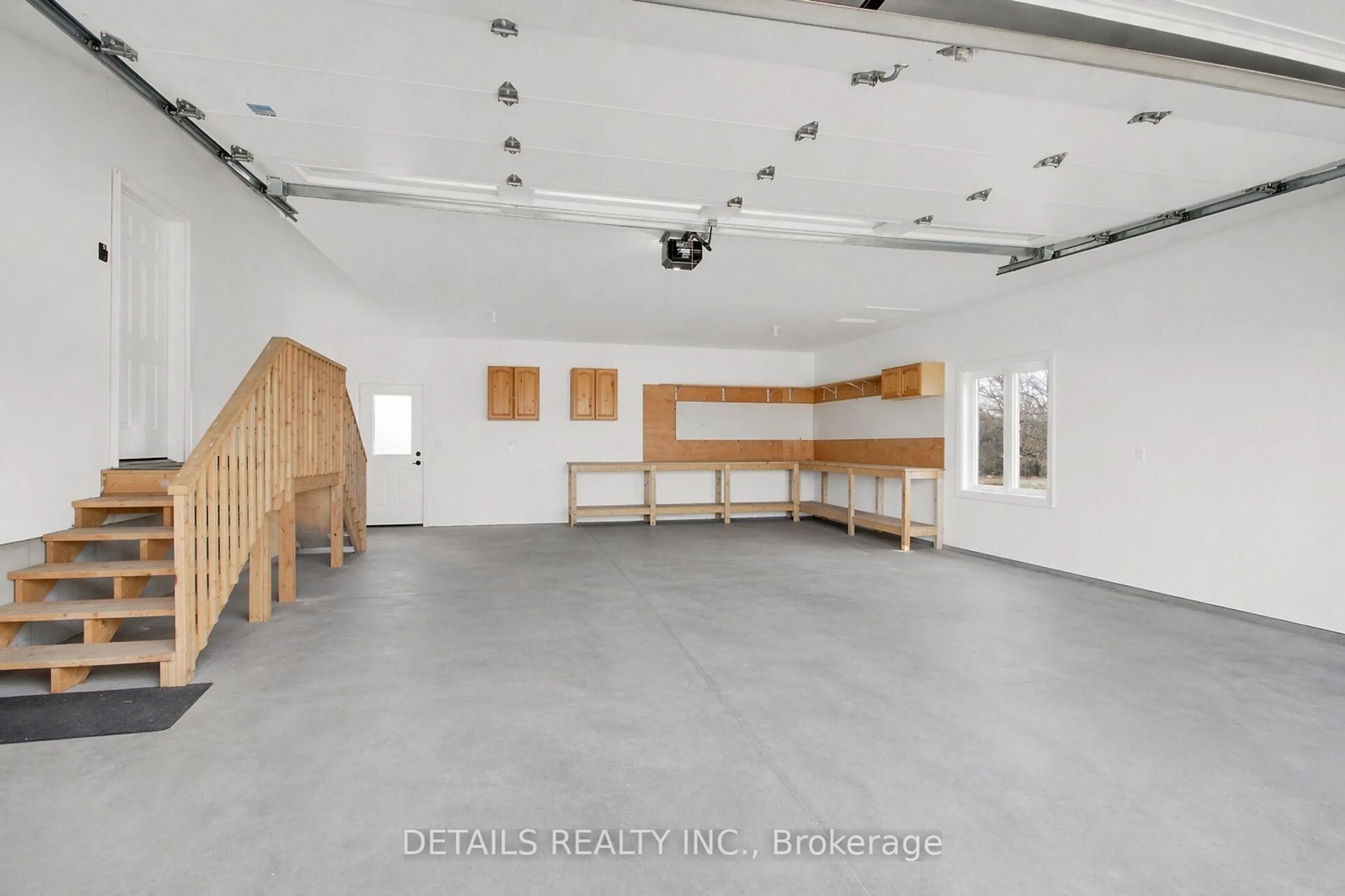 Indoor garage for 1408 Merkley Rd, North Dundas Ontario K0C 2K0
