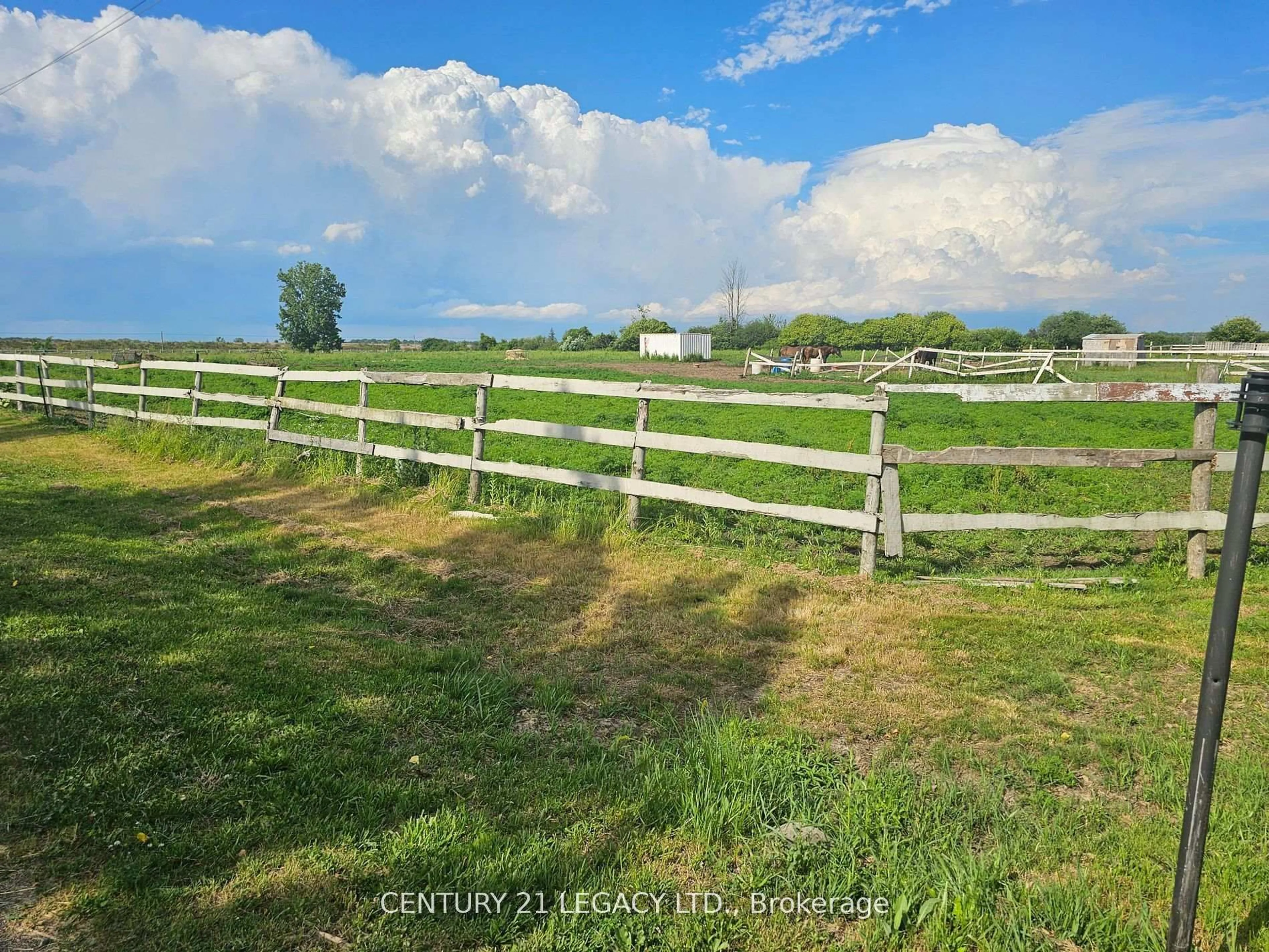 A pic from outside/outdoor area/front of a property/back of a property/a pic from drone, mountain view for 2569 BERTIE Rd, Fort Erie Ontario L0S 1S0