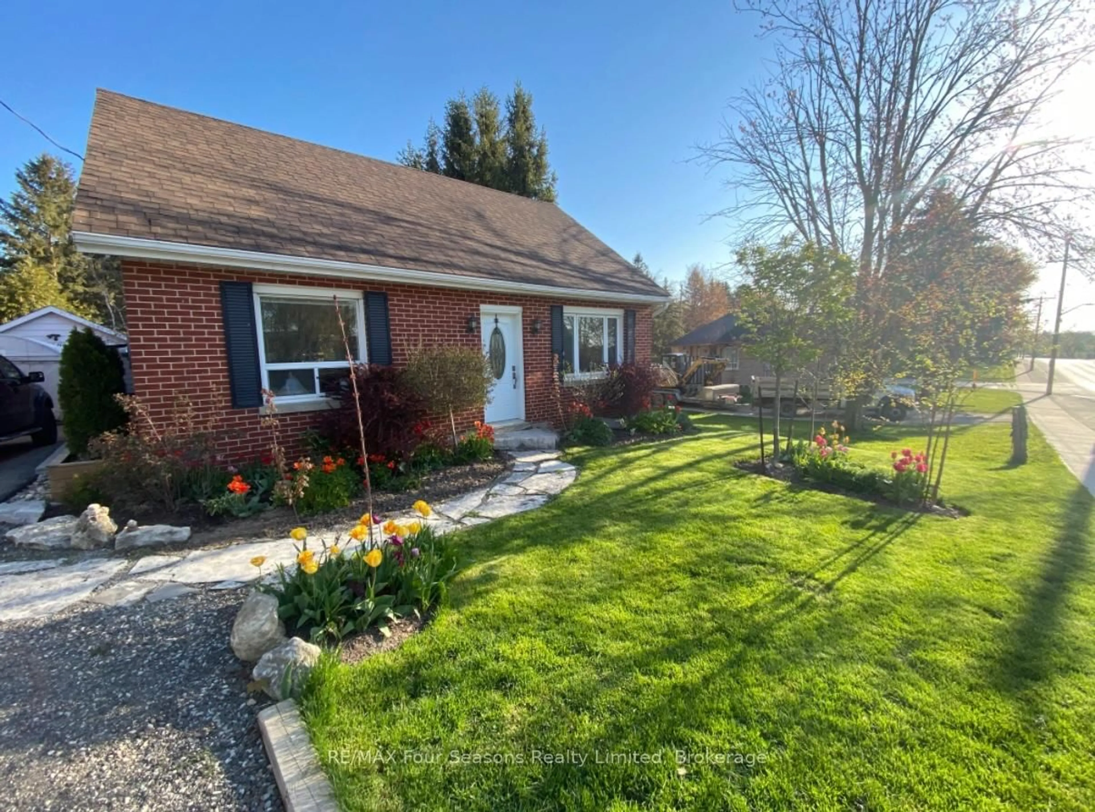 A pic from outside/outdoor area/front of a property/back of a property/a pic from drone, street for 50 Amaranth St, East Luther Grand Valley Ontario L9W 5M5