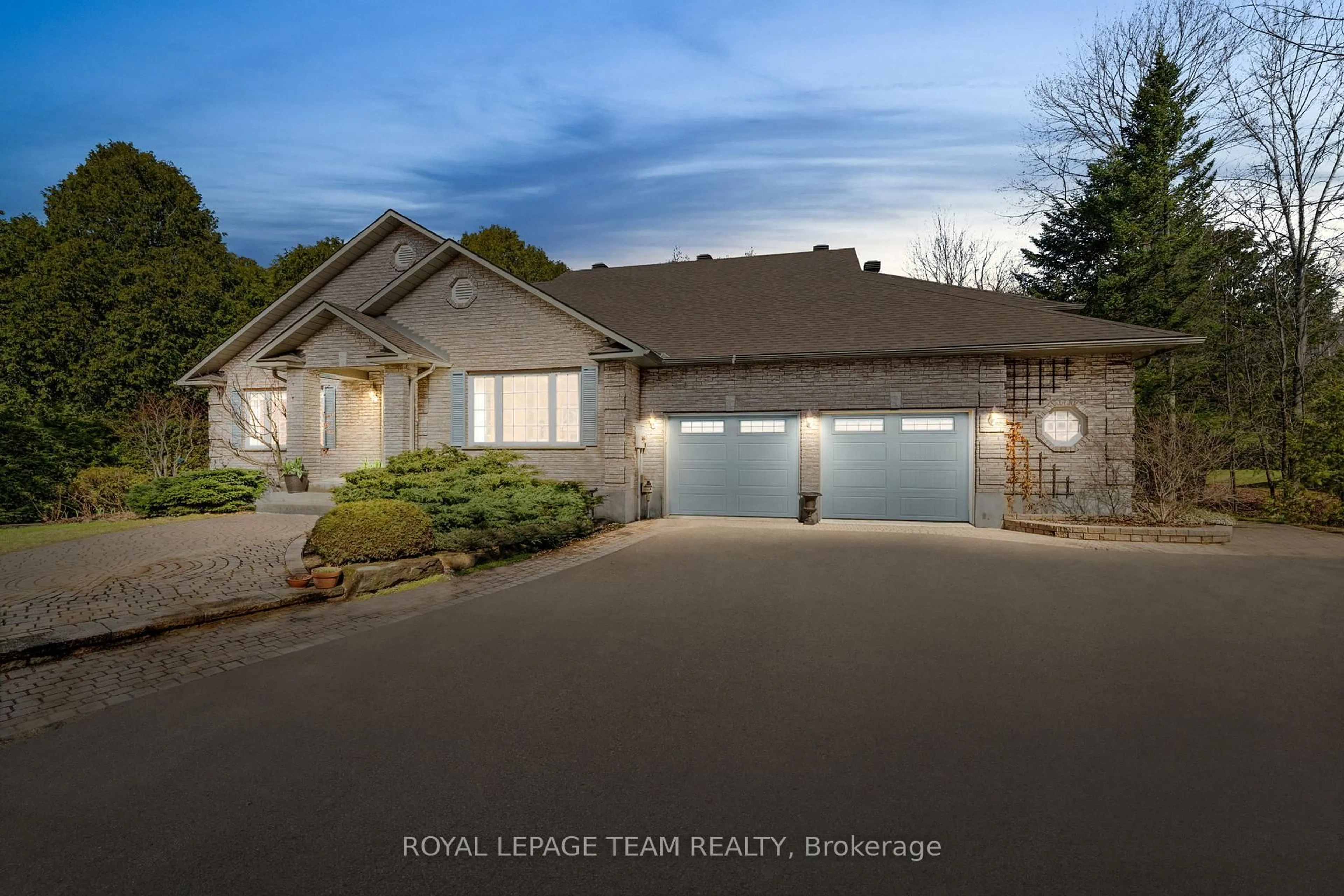 A pic from outside/outdoor area/front of a property/back of a property/a pic from drone, water/lake/river/ocean view for 6461 Waddion Dr, Ottawa Ontario K4P 1E7