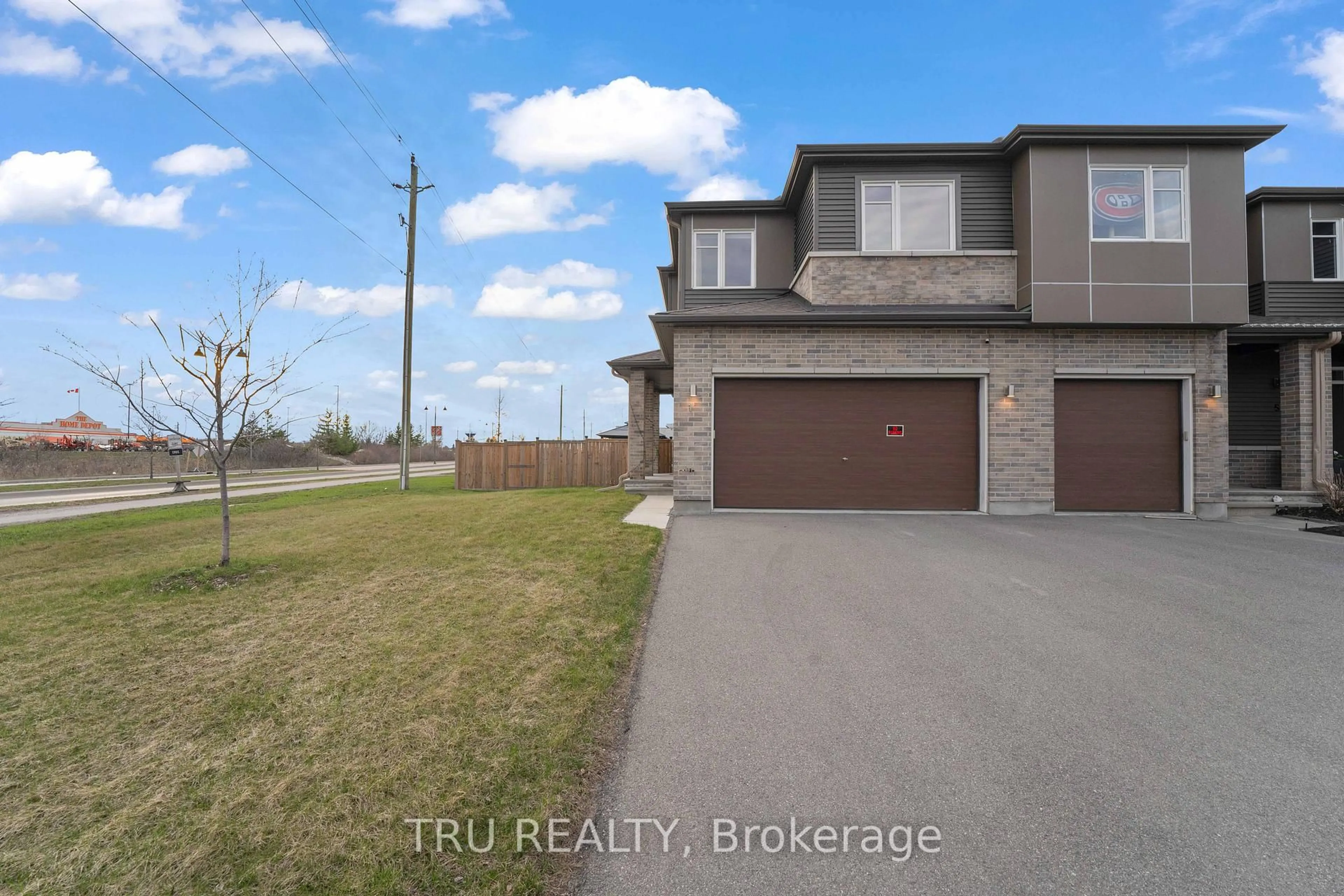 A pic from outside/outdoor area/front of a property/back of a property/a pic from drone, street for 1 Stokes Dr, Carleton Place Ontario K7C 0J6