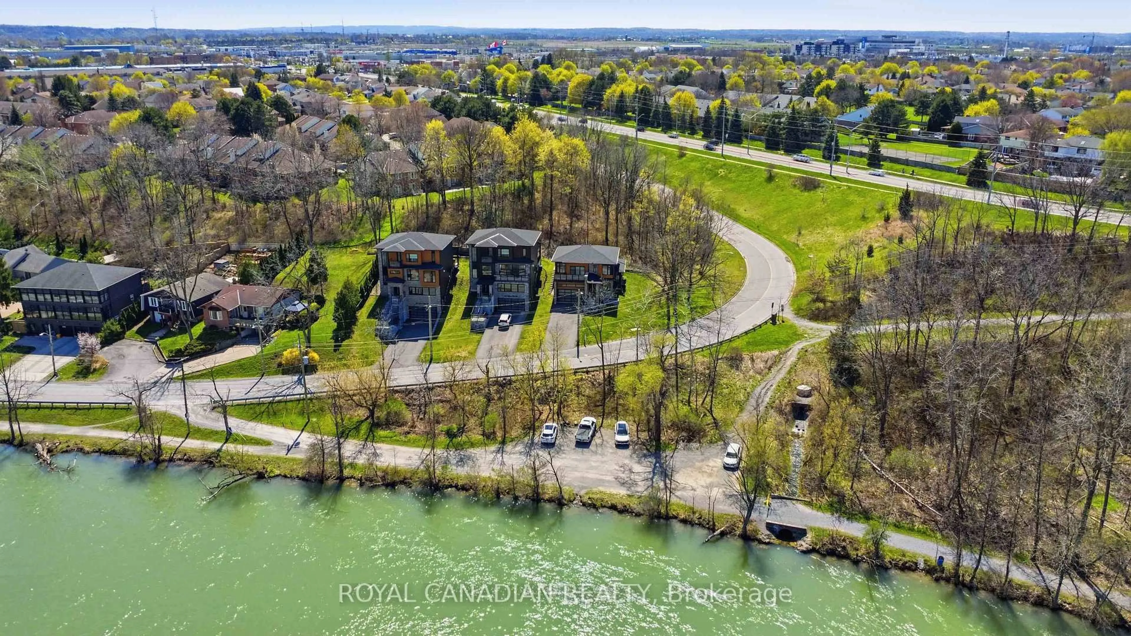 A pic from outside/outdoor area/front of a property/back of a property/a pic from drone, water/lake/river/ocean view for 119 Welland Vale Rd, St. Catharines Ontario L2S 3Y2