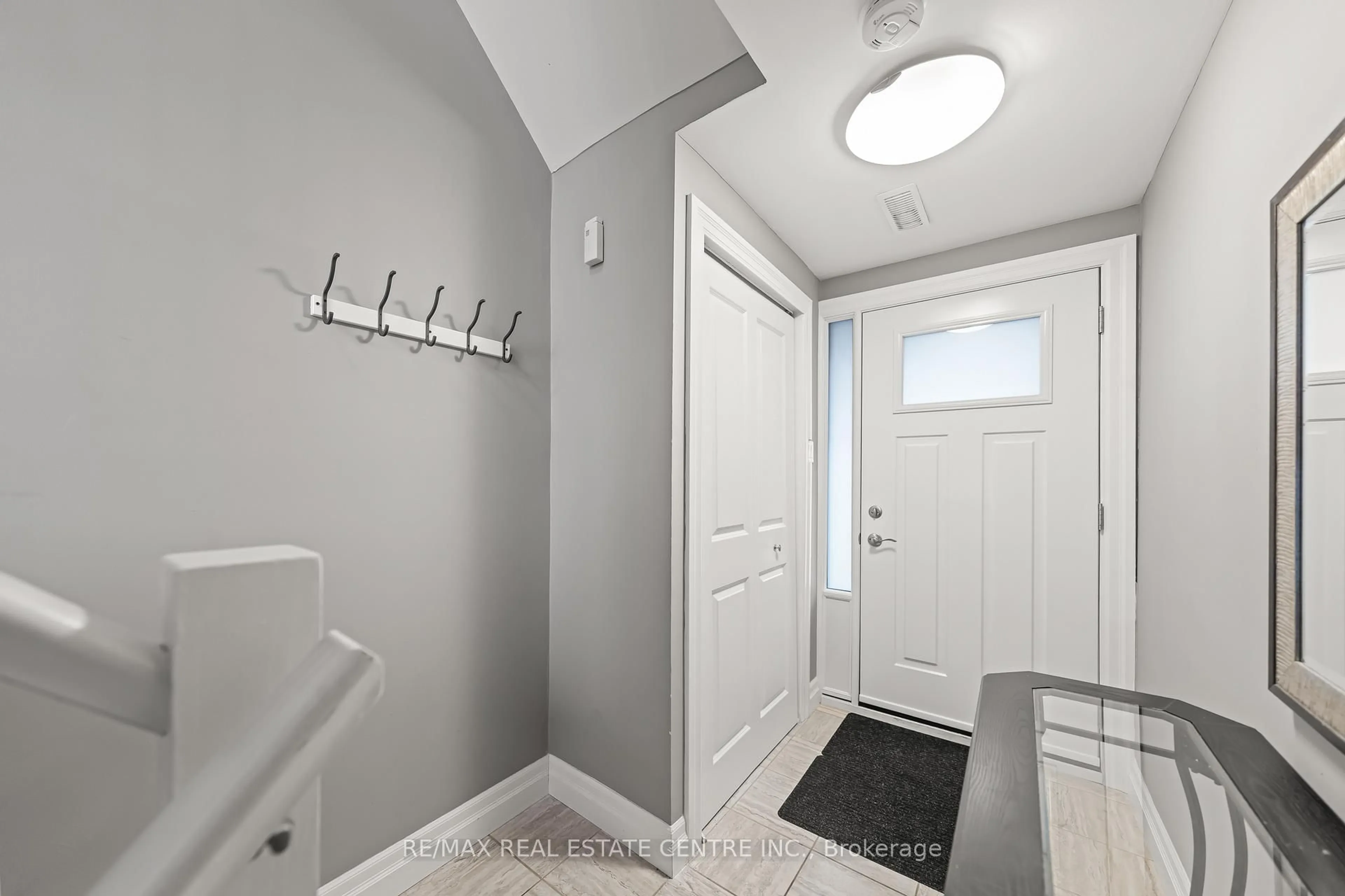 Indoor entryway for 230 Blair Rd #5, Cambridge Ontario N1S 2J8