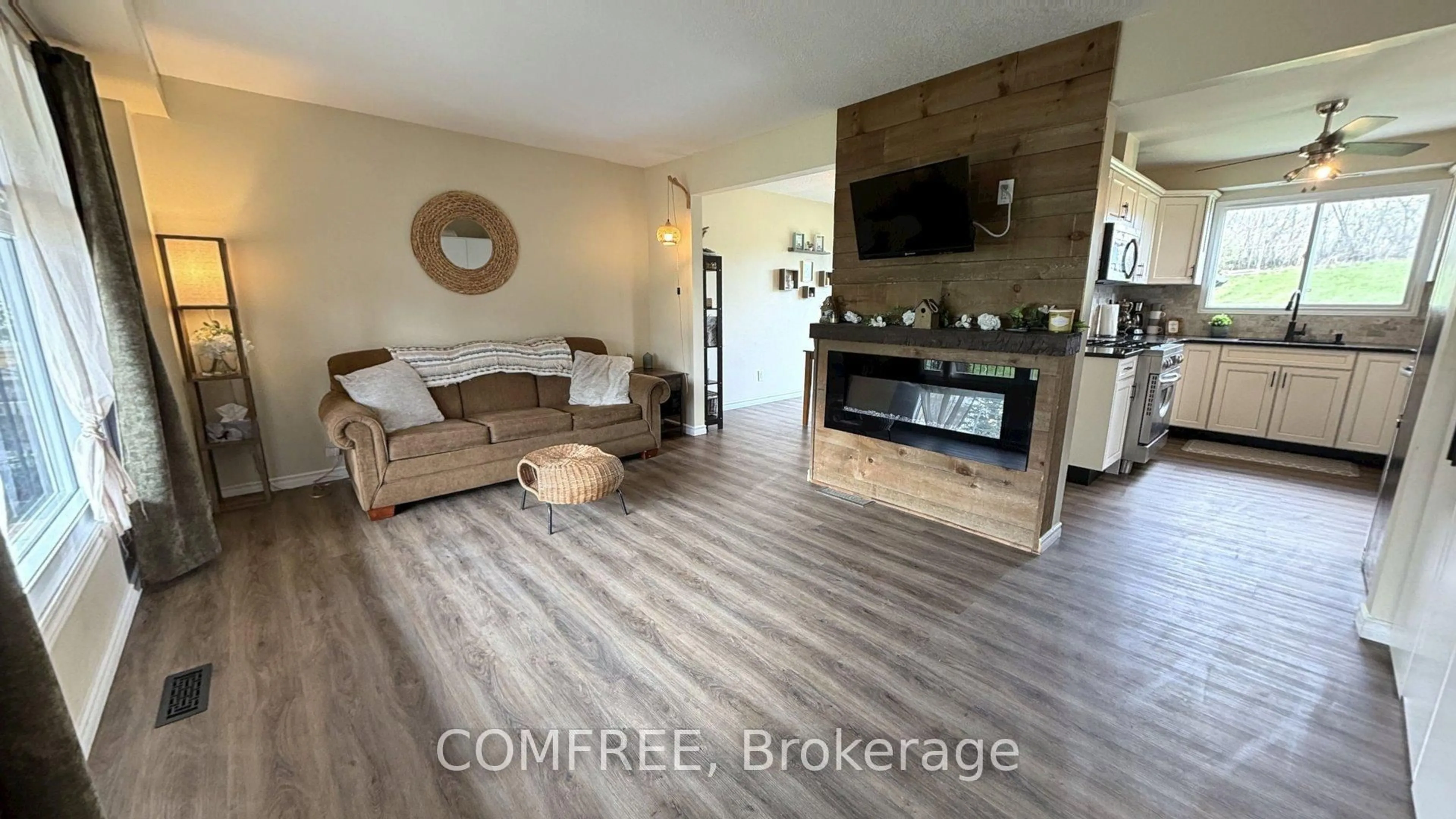 Living room with furniture, wood/laminate floor for 87 Locks Rd, Brantford Ontario N3S 7L9
