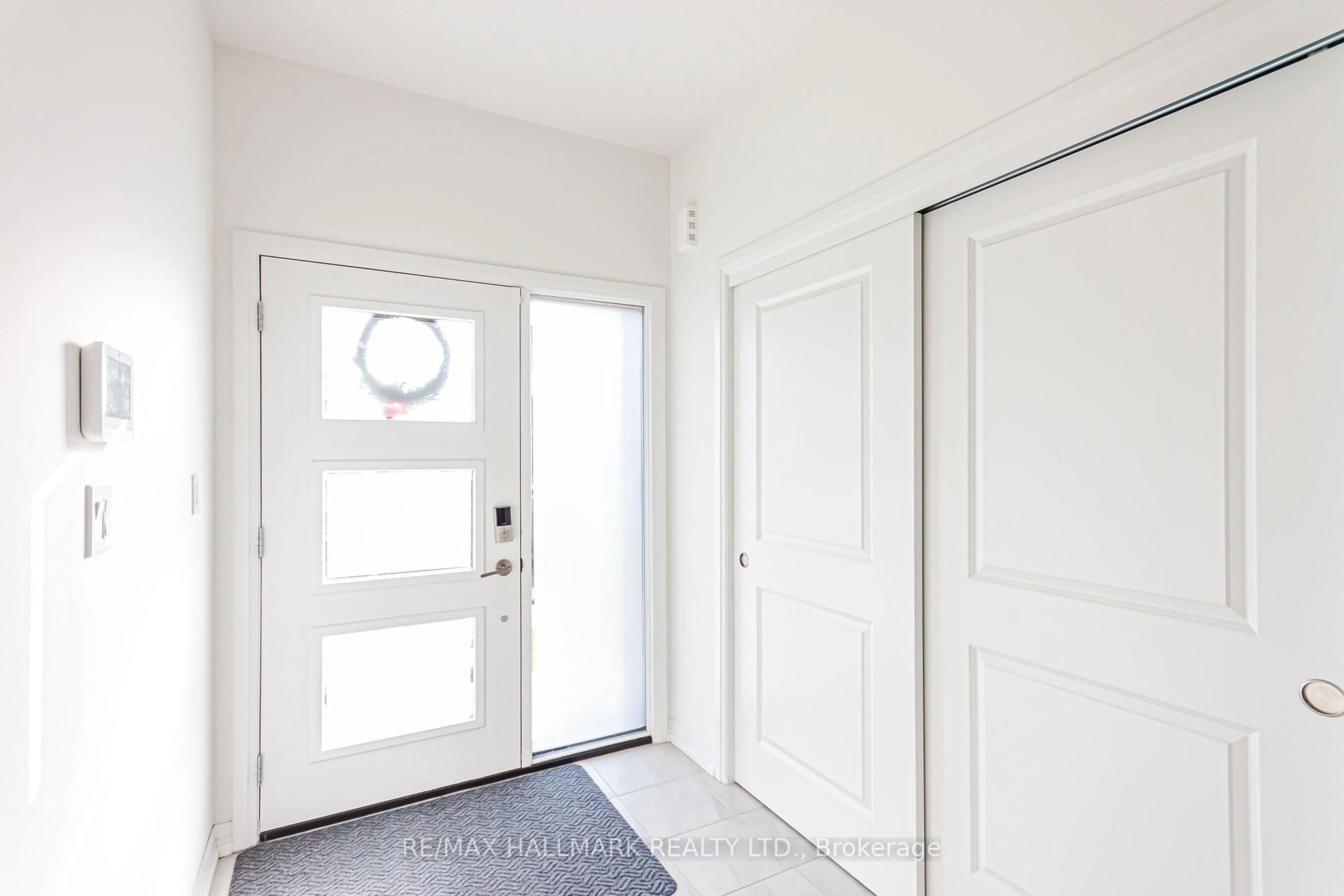 Indoor entryway for 89 Acacia Rd, Pelham Ontario L0S 1E1