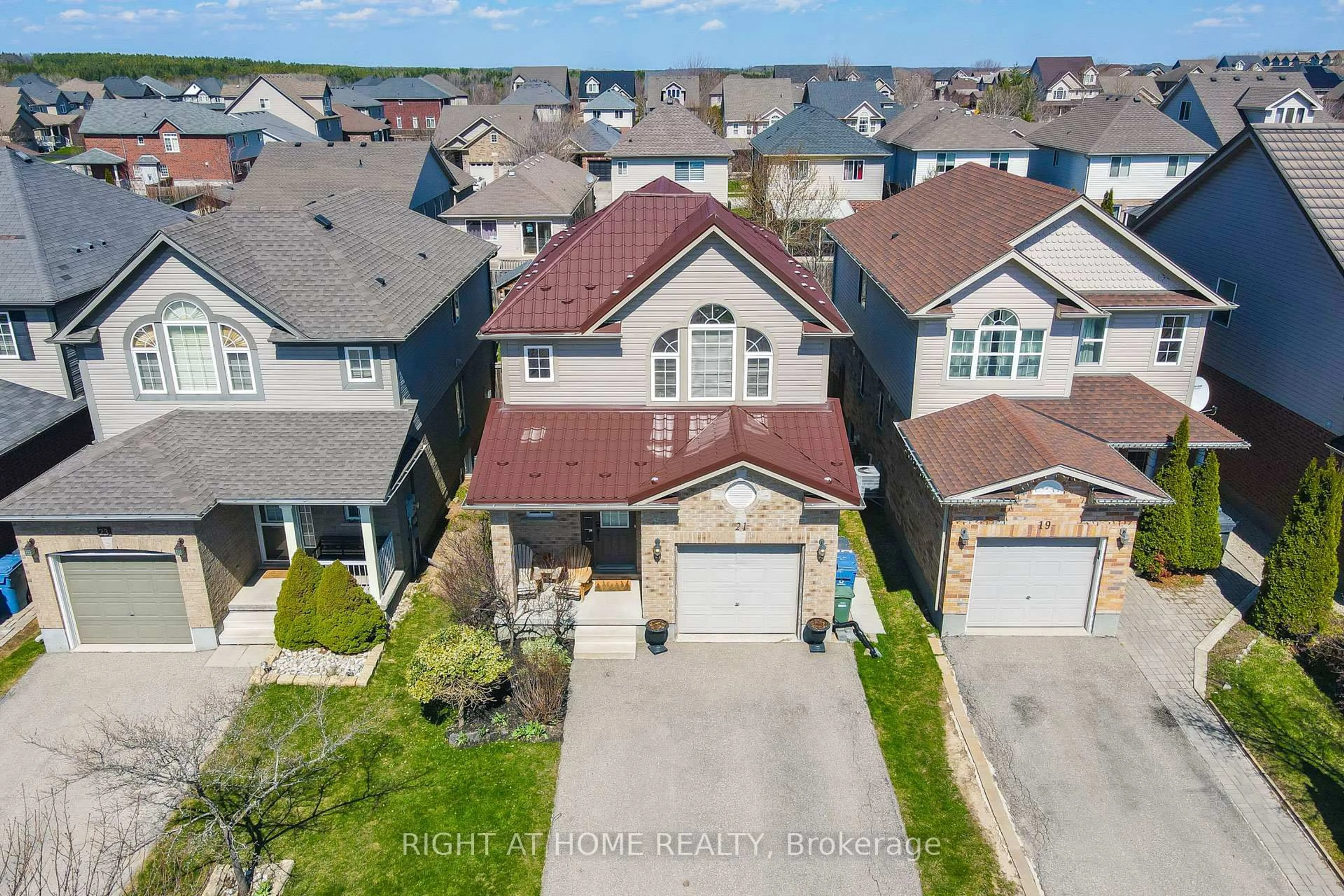 A pic from outside/outdoor area/front of a property/back of a property/a pic from drone, unknown for 21 Mullin Dr, Guelph Ontario N1E 0E1