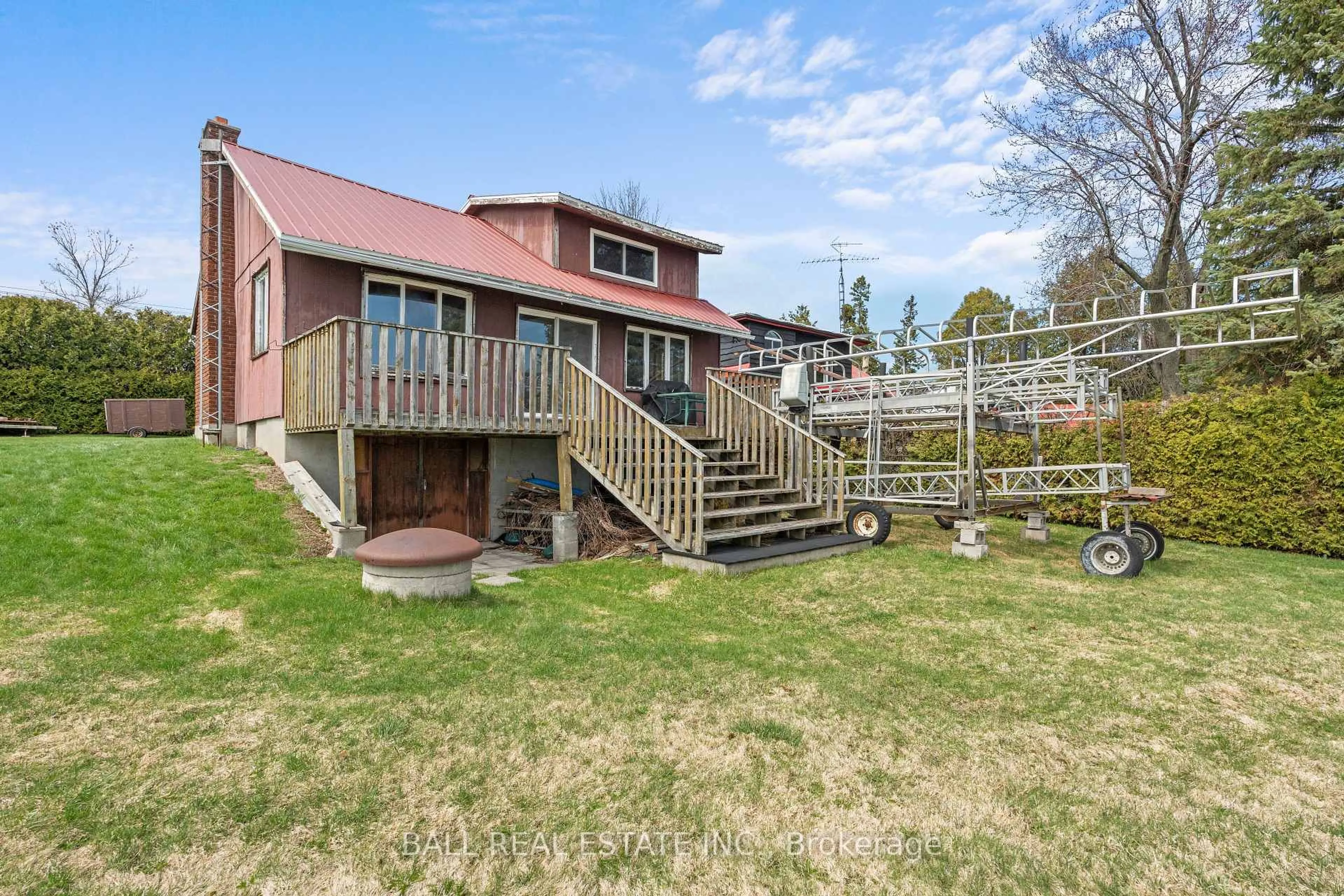 A pic from outside/outdoor area/front of a property/back of a property/a pic from drone, unknown for 477 Gifford Dr, Selwyn Ontario K0L 1T0