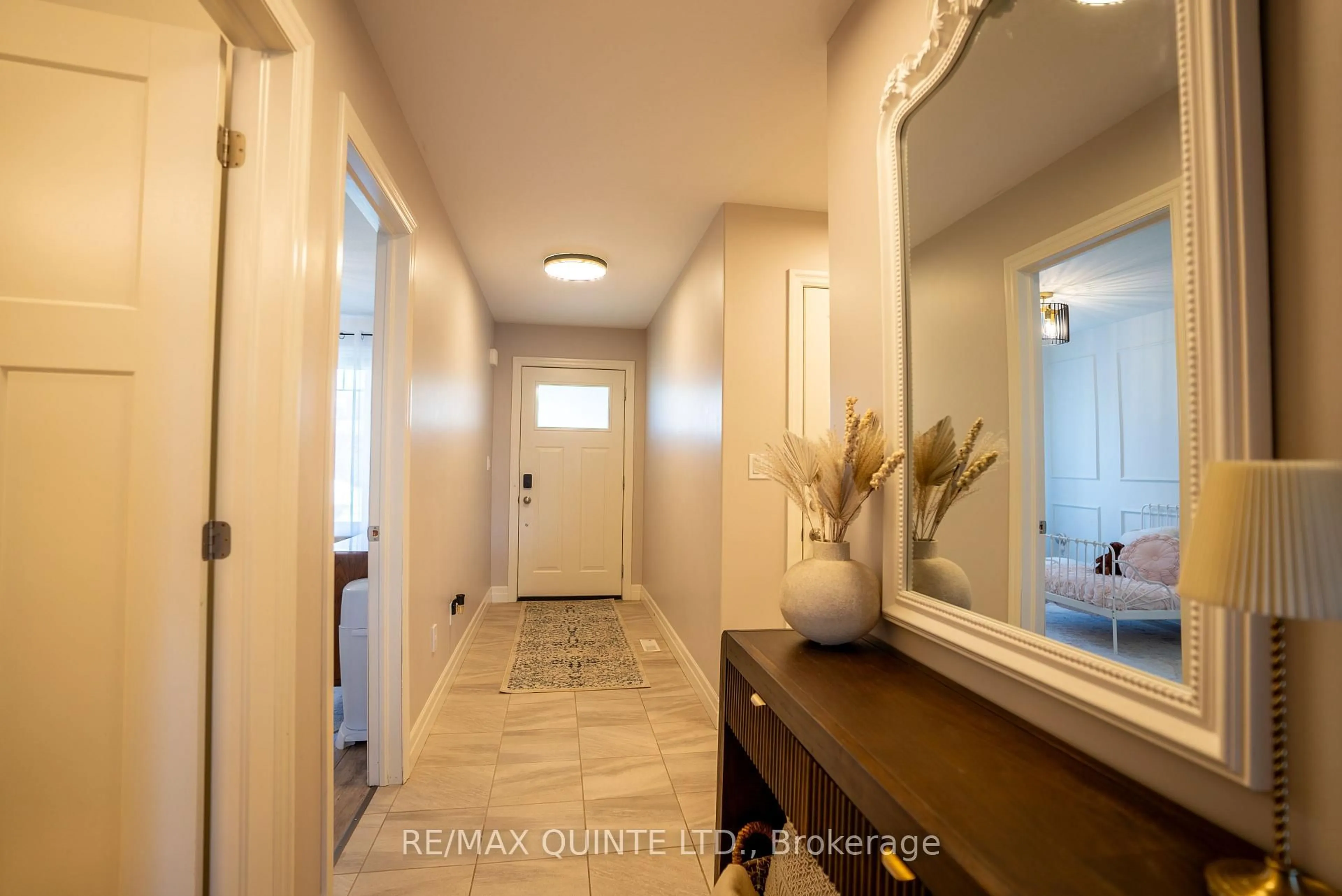 Indoor entryway for 84 Spruce Gdns, Belleville Ontario K8N 0B7