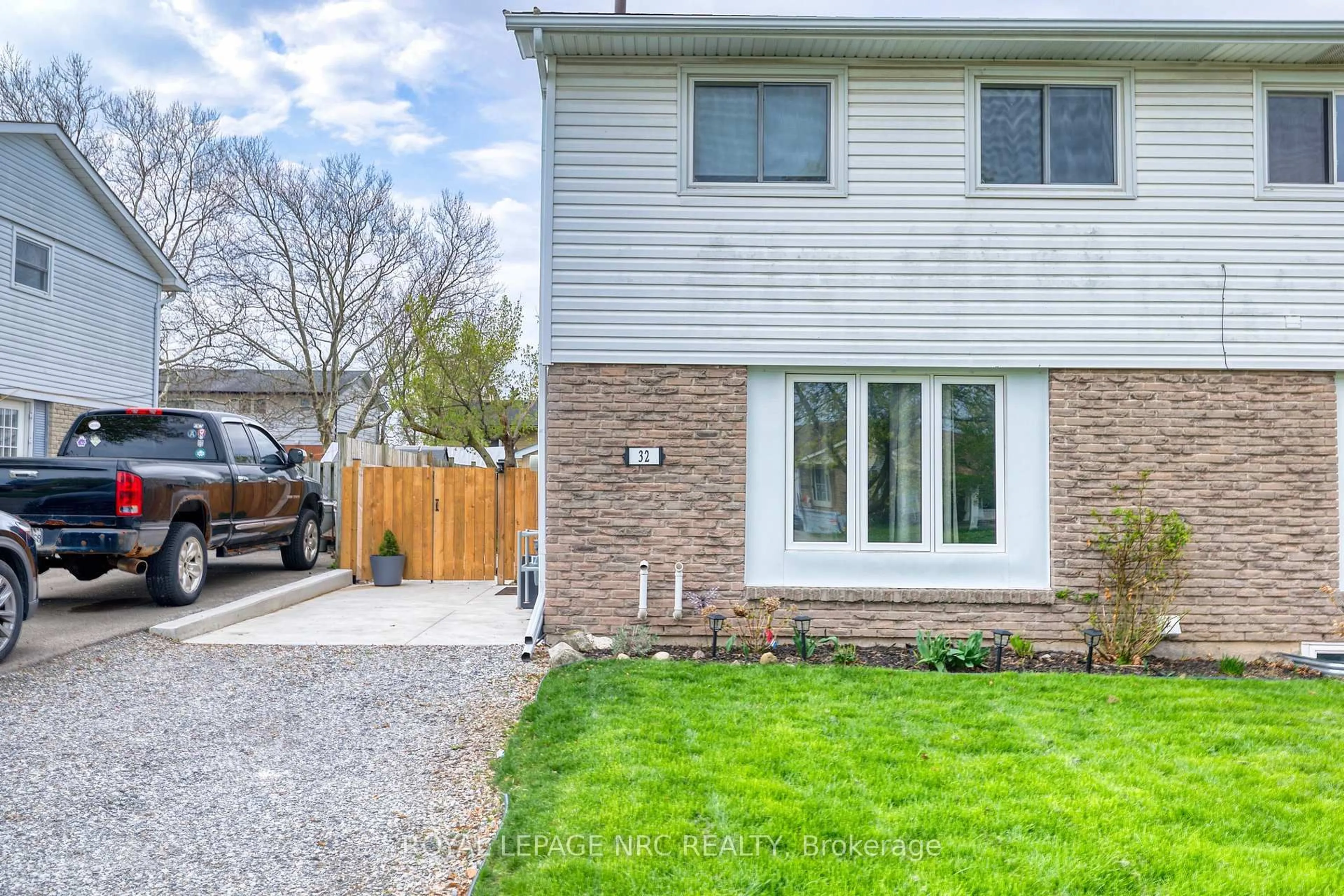 Home with brick exterior material, street for 32 Dianne Dr, St. Catharines Ontario L2P 3R7