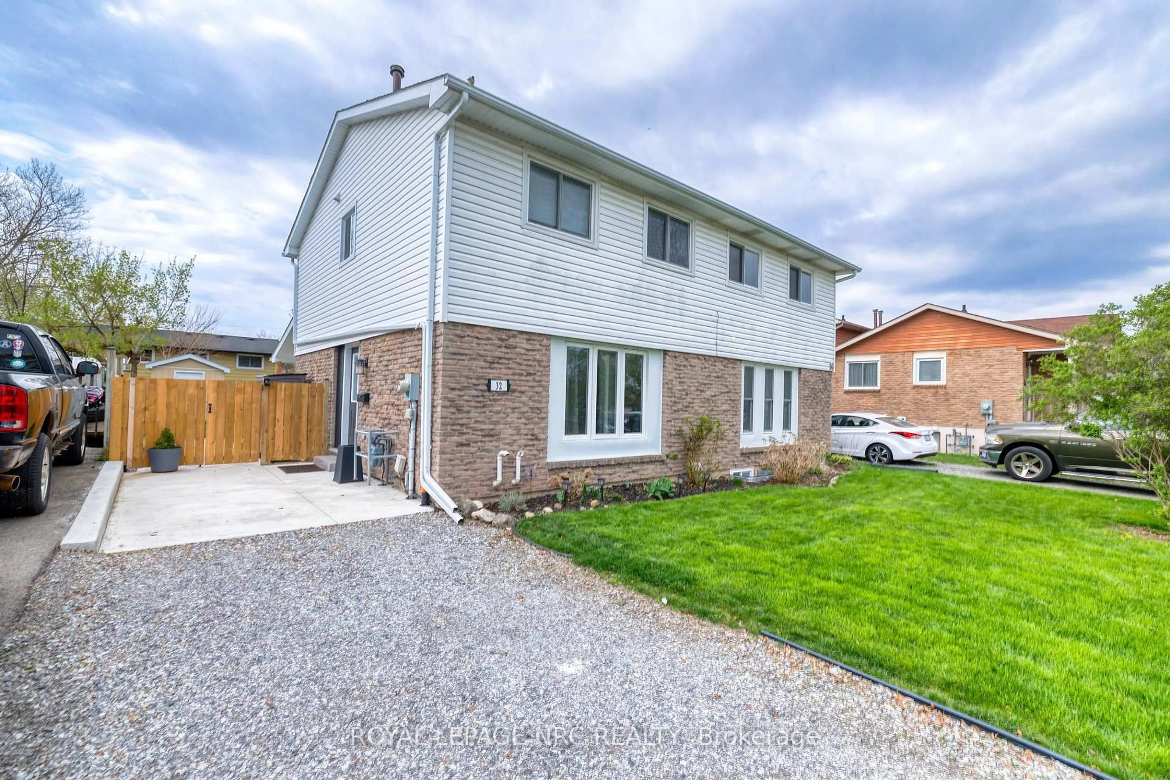 Home with brick exterior material, street for 32 Dianne Dr, St. Catharines Ontario L2P 3R7