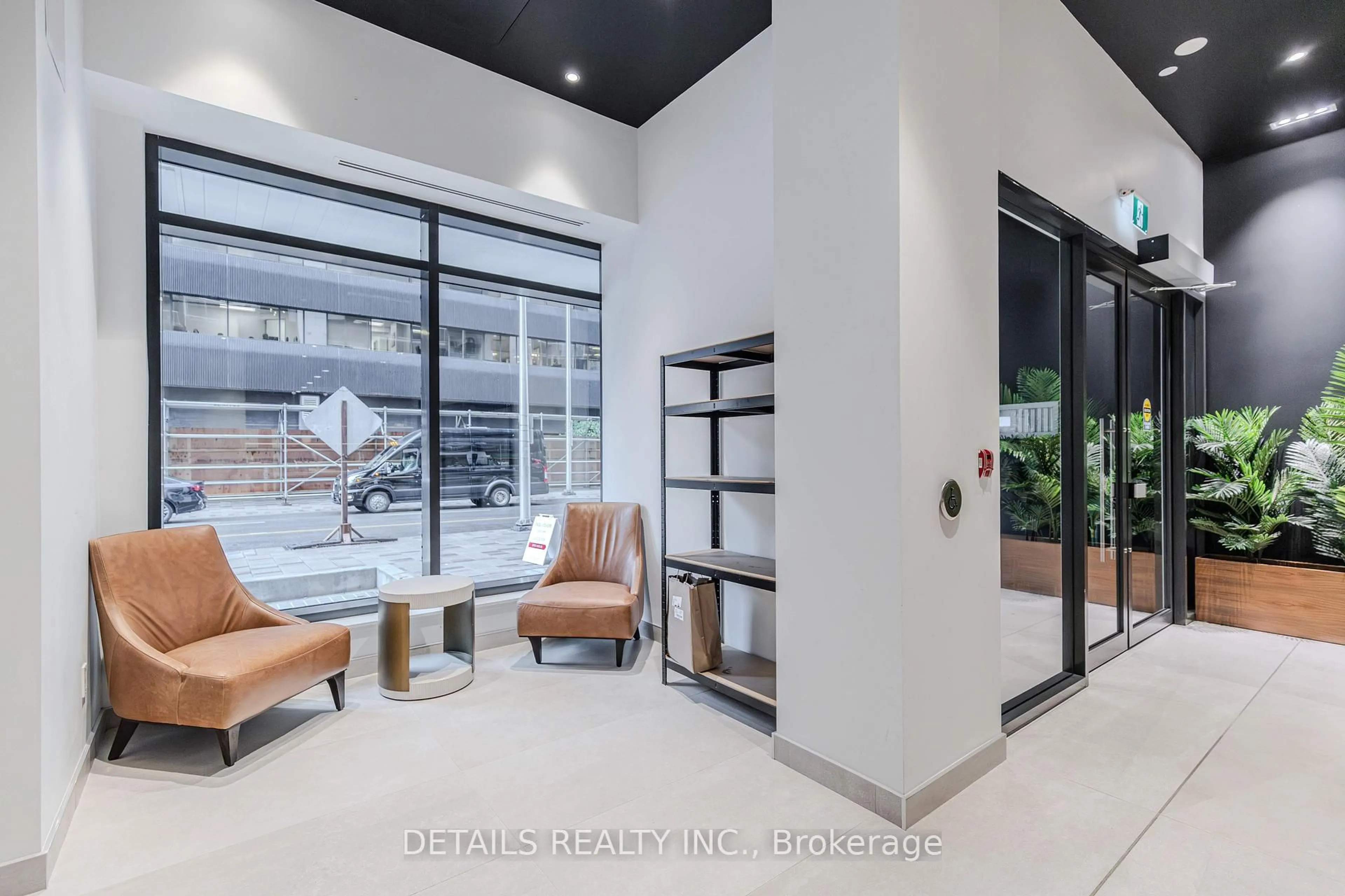 Indoor foyer for 340 Queen St #1008, Ottawa Ontario K1R 0G1