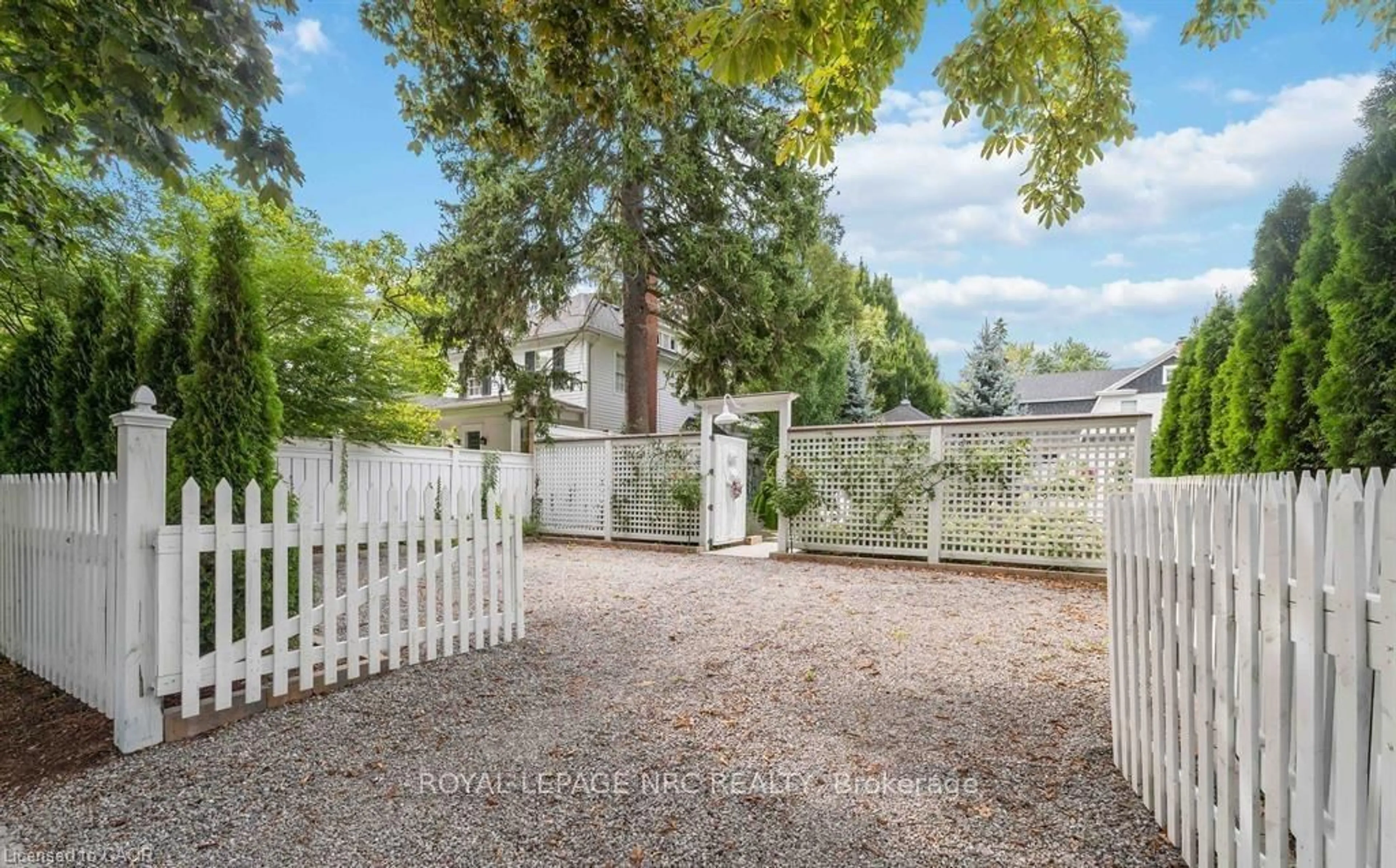 Patio, street for 94 PRIDEAUX St, Niagara-on-the-Lake Ontario L0S 1J0