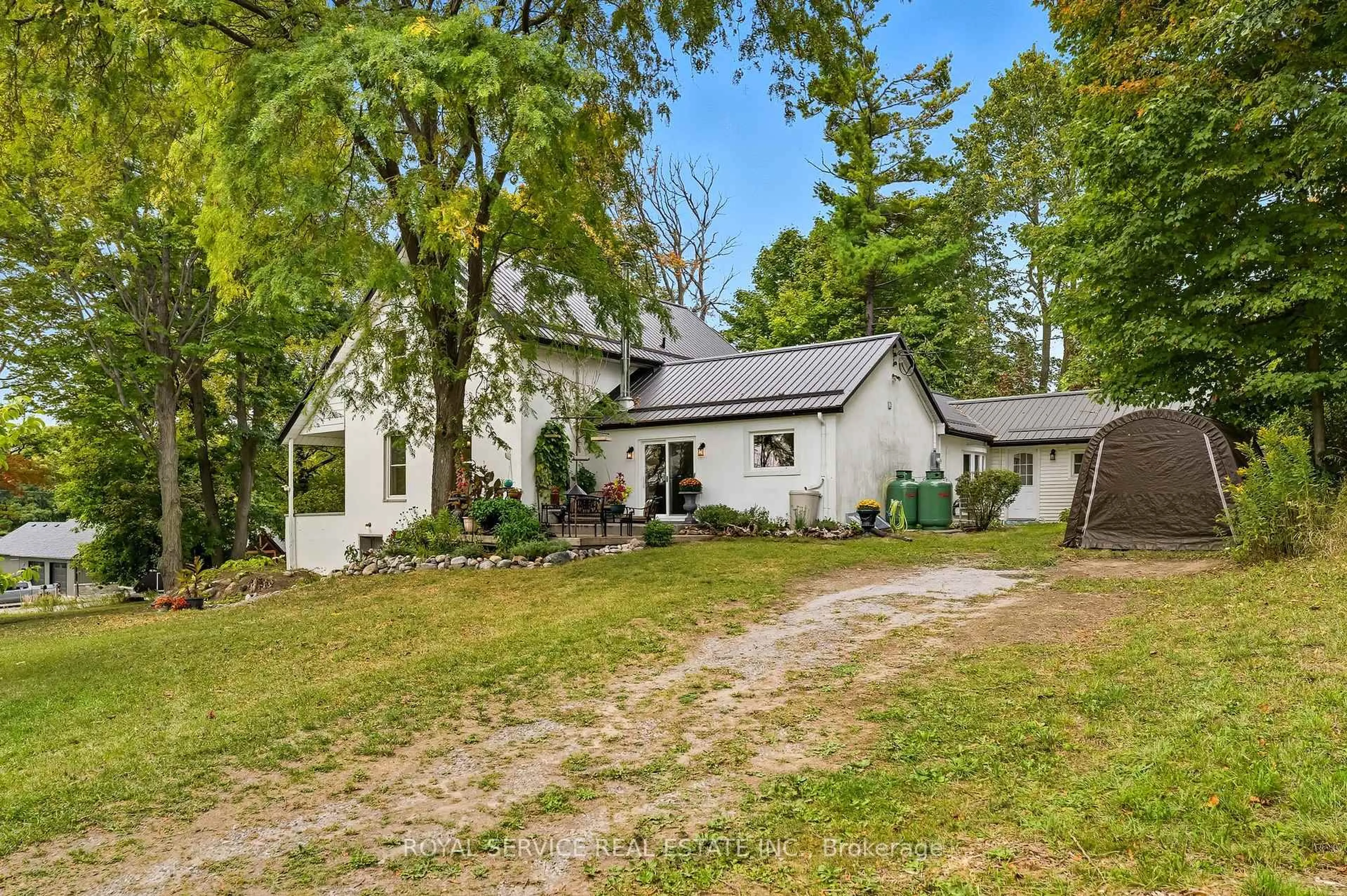 A pic from outside/outdoor area/front of a property/back of a property/a pic from drone, street for 3921 Kennedy Rd, Hamilton Township Ontario K9A 4J7