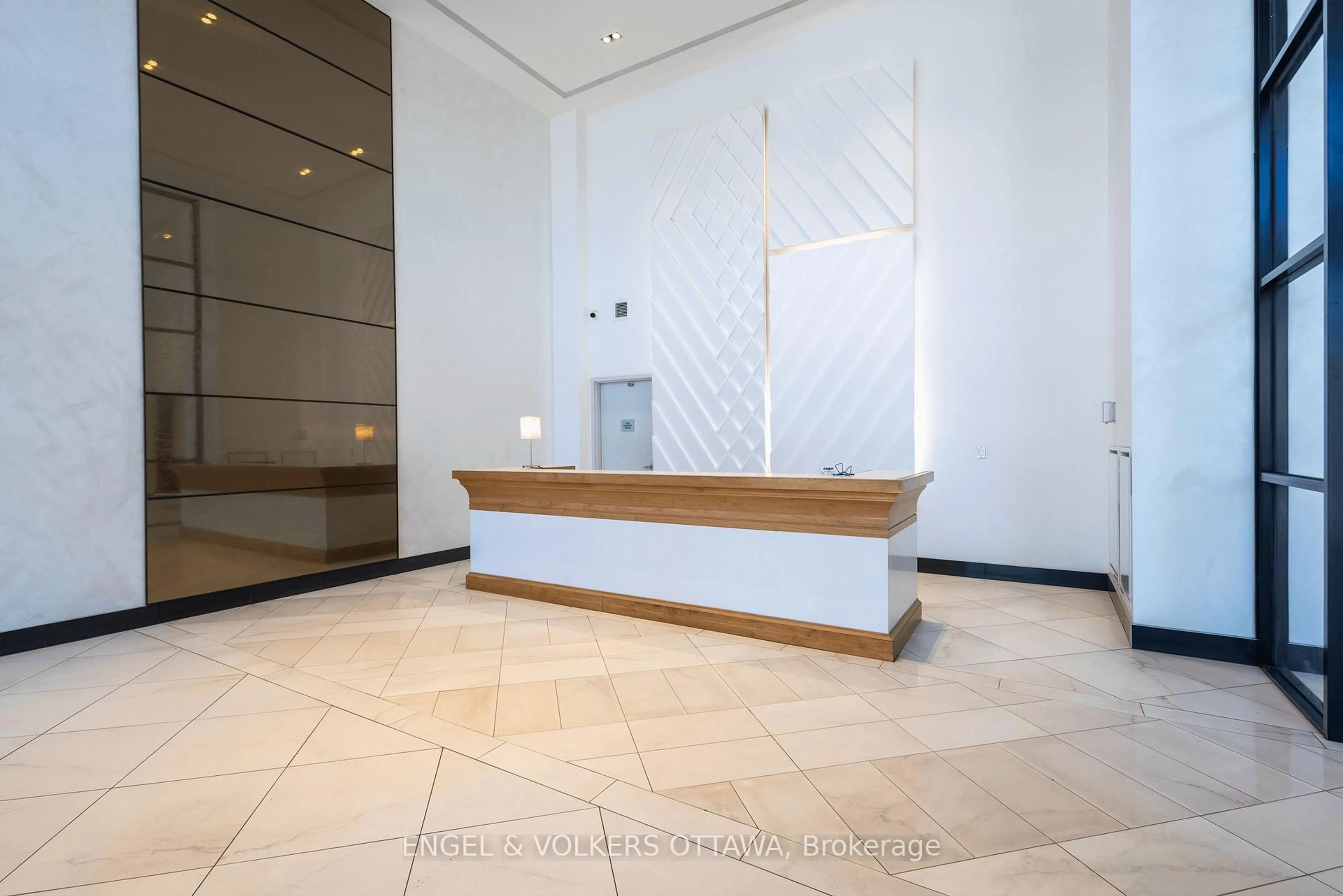 Indoor foyer for 255 Bay St #302, Ottawa Ontario K1R 0C5