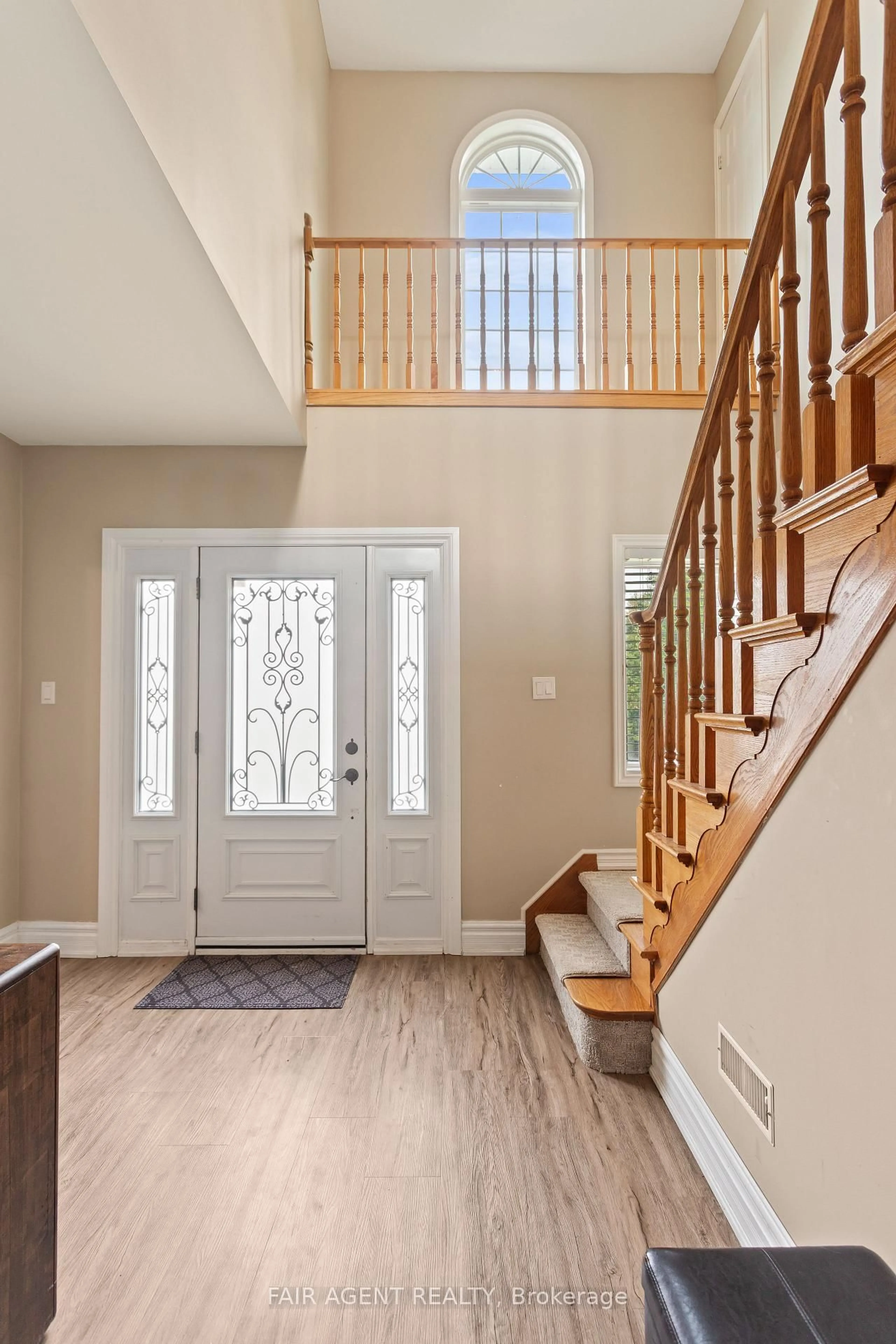 Indoor entryway for 4484 AUSABLE Dr, North Middlesex Ontario N0M 1A0