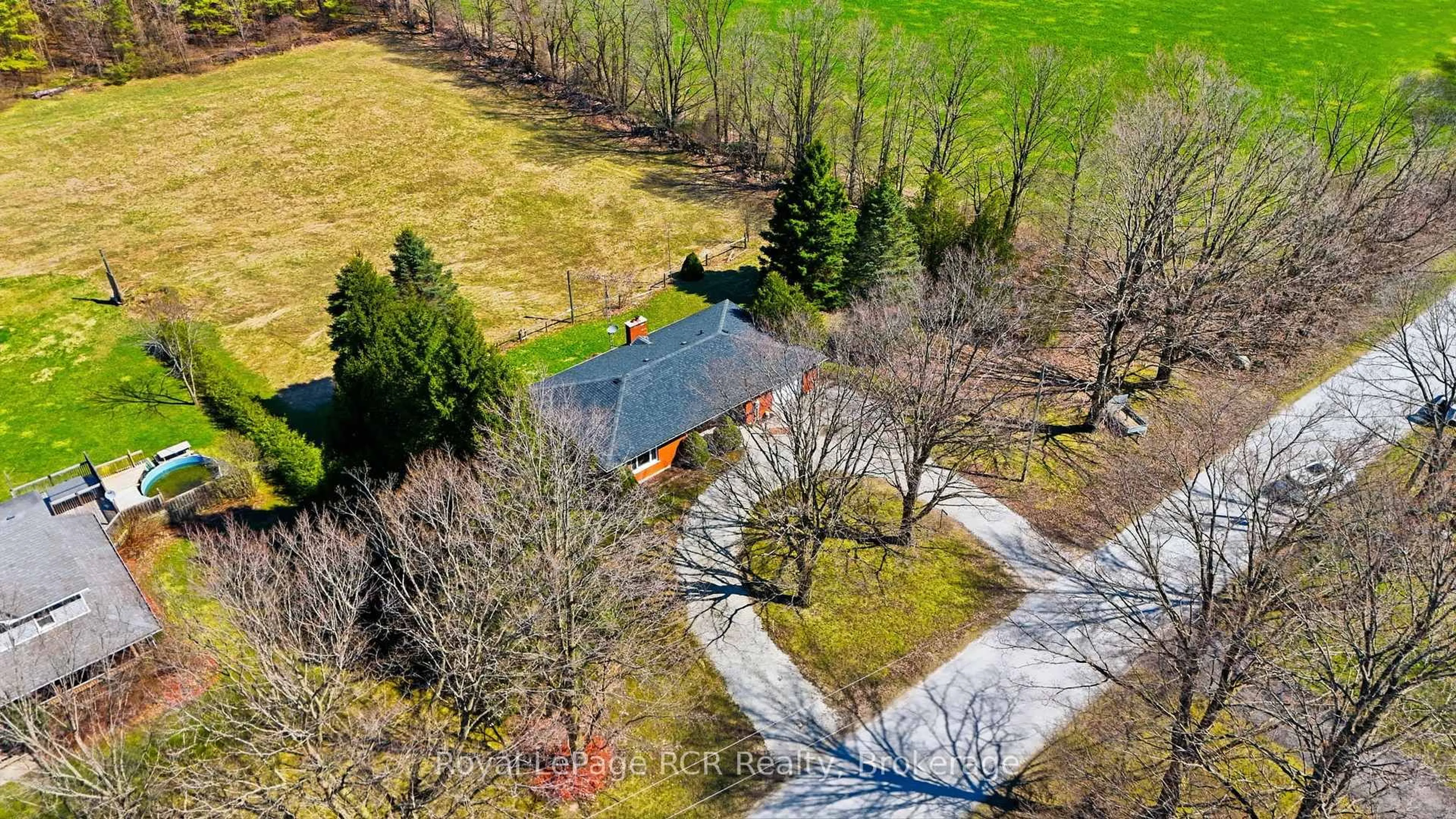 A pic from outside/outdoor area/front of a property/back of a property/a pic from drone, unknown for 742053 4A Sdrd, Chatsworth Ontario N0H 1K0
