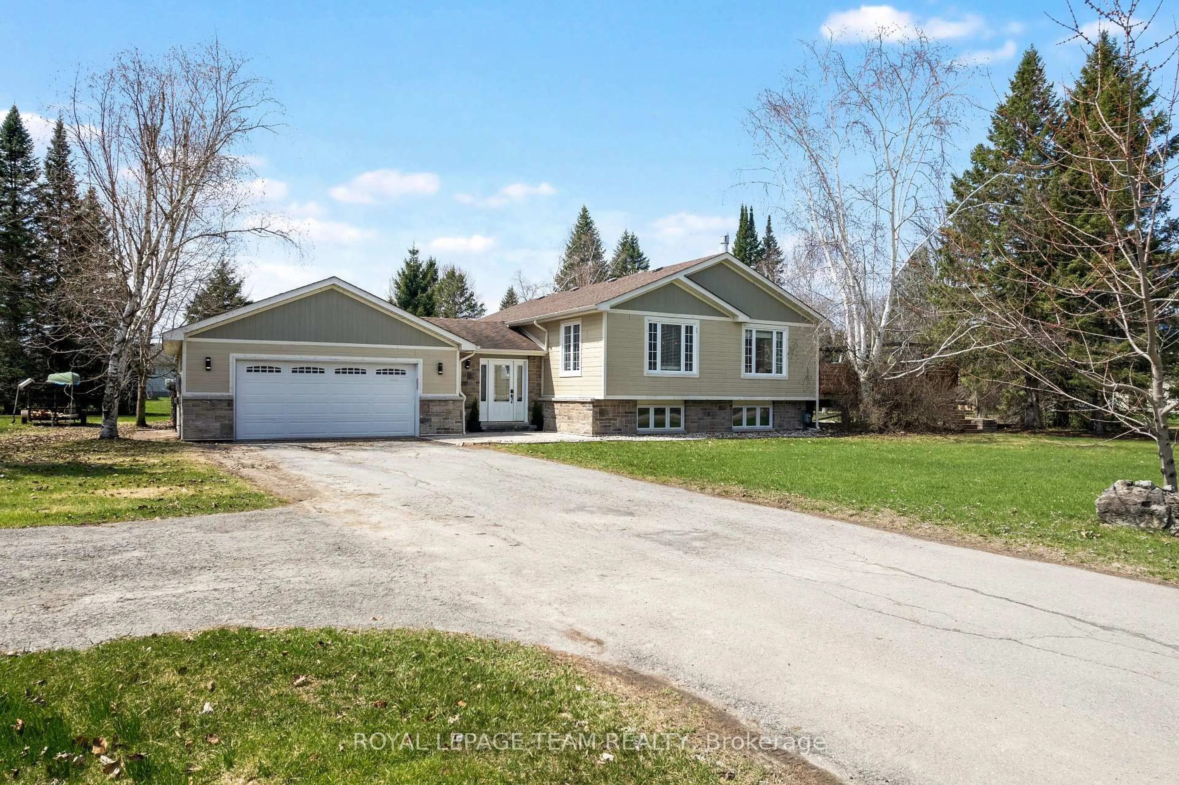 A pic from outside/outdoor area/front of a property/back of a property/a pic from drone, street for 18 Harmony Way, North Grenville Ontario K0G 1J0