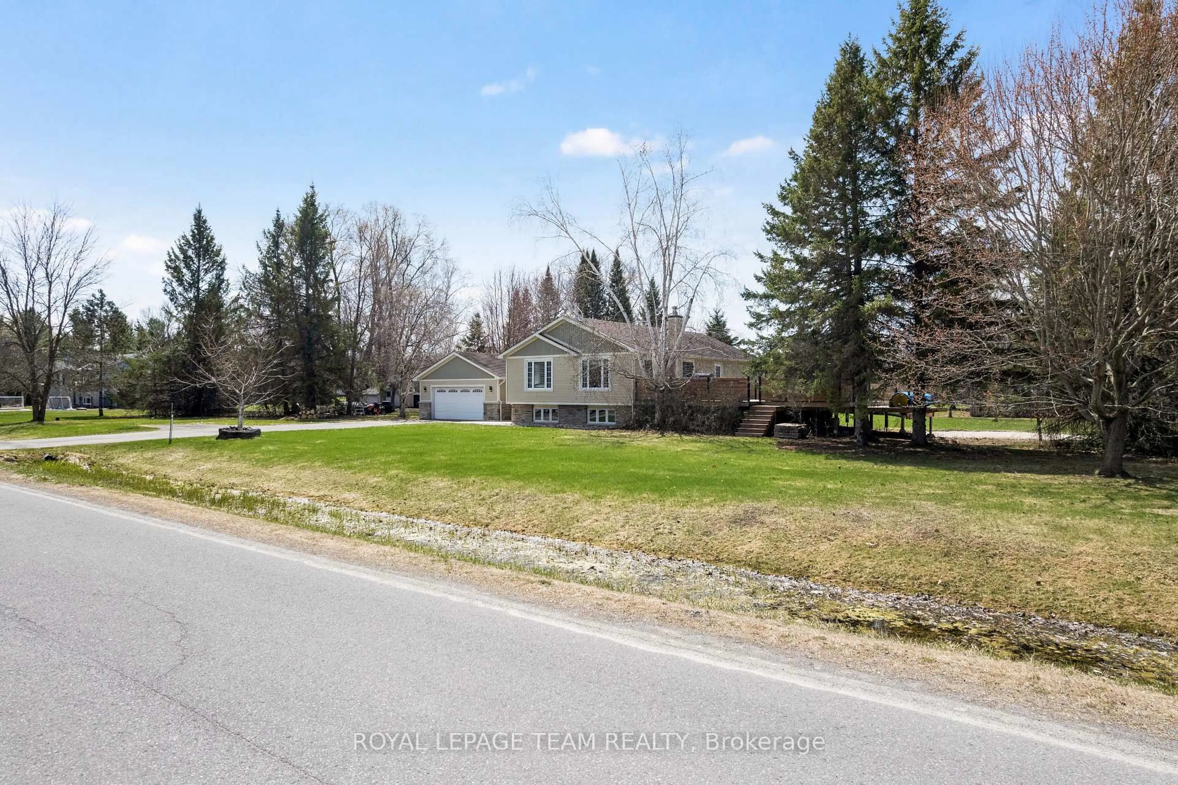 A pic from outside/outdoor area/front of a property/back of a property/a pic from drone, street for 18 Harmony Way, North Grenville Ontario K0G 1J0