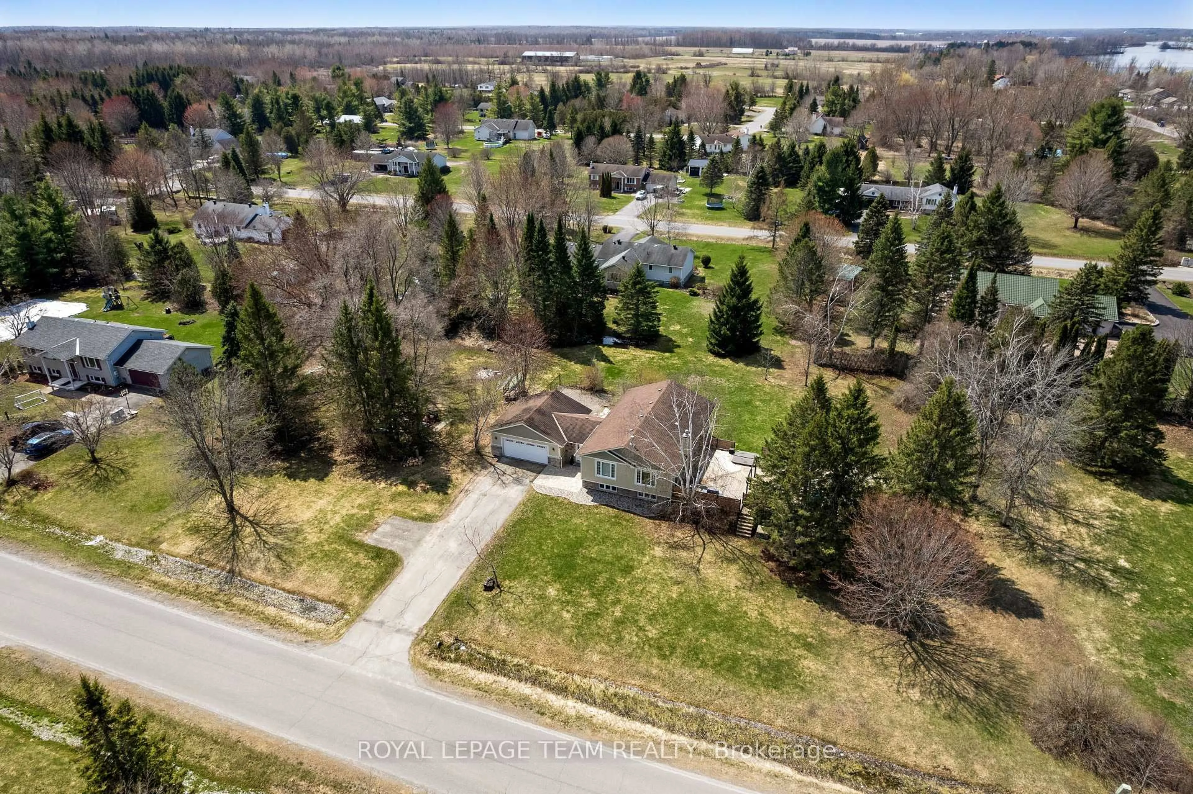 A pic from outside/outdoor area/front of a property/back of a property/a pic from drone, street for 18 Harmony Way, North Grenville Ontario K0G 1J0