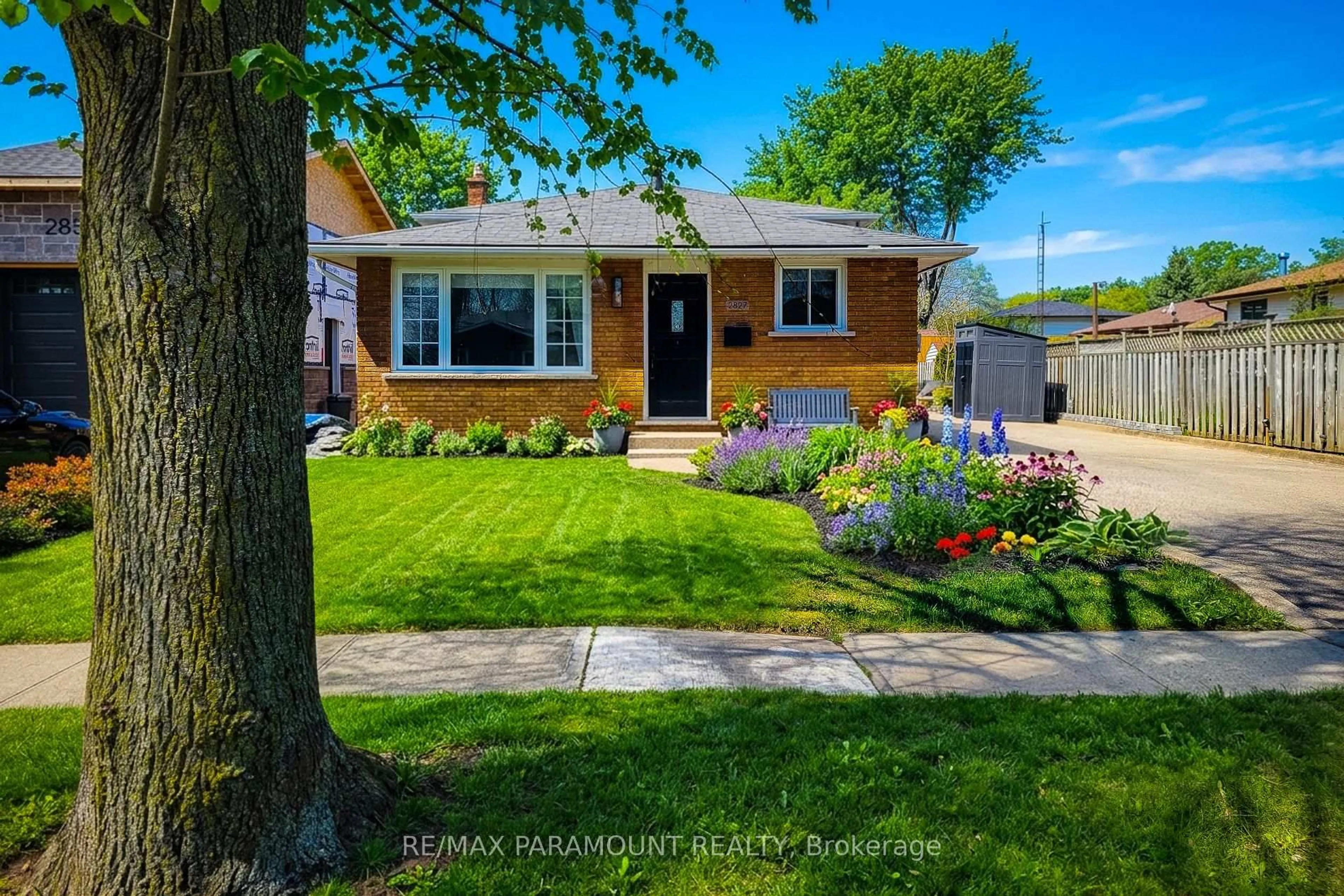 Home with brick exterior material, street for 2827 Fredonia Dr, Niagara Falls Ontario L2J 3M8