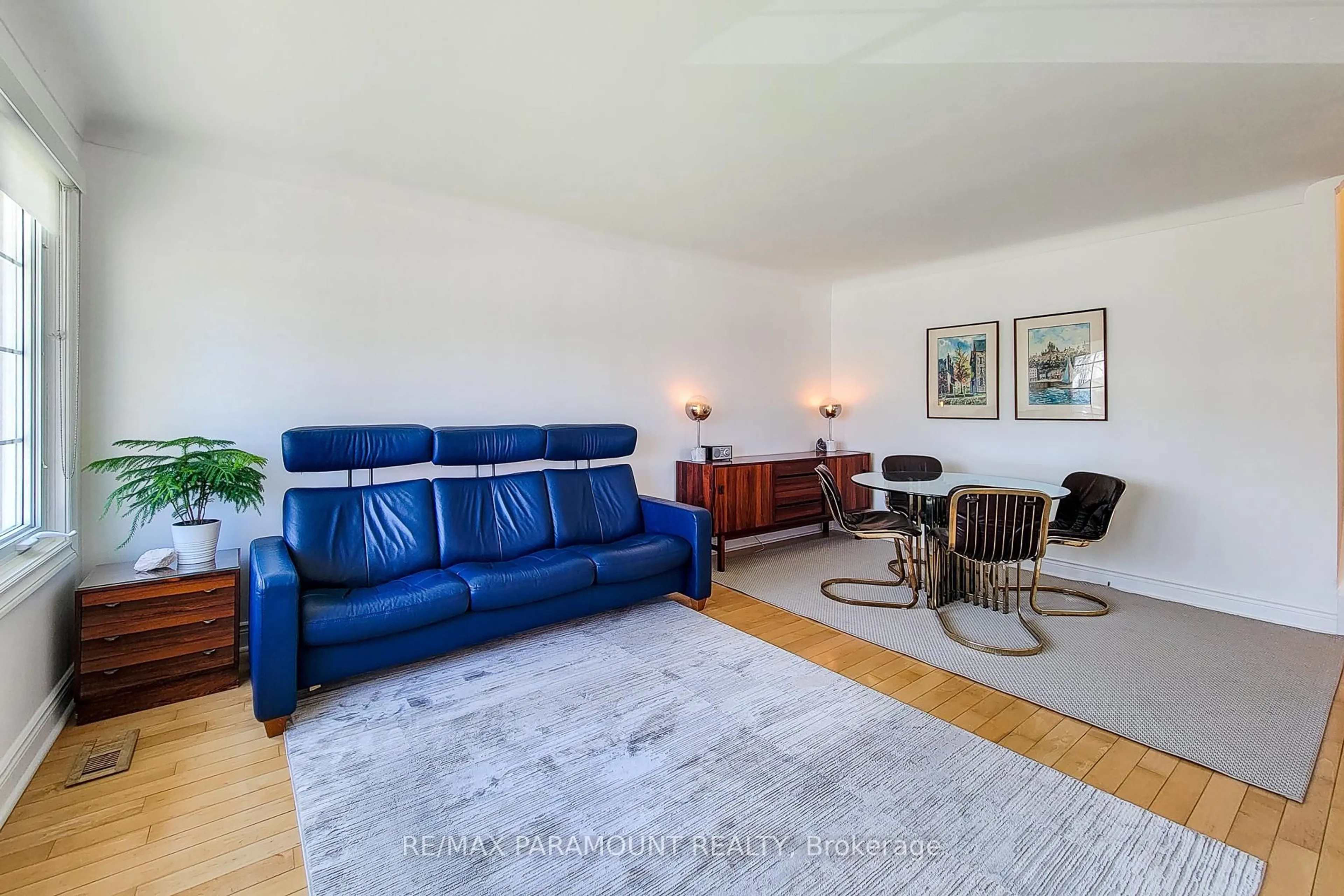 Living room with furniture, unknown for 2827 Fredonia Dr, Niagara Falls Ontario L2J 3M8