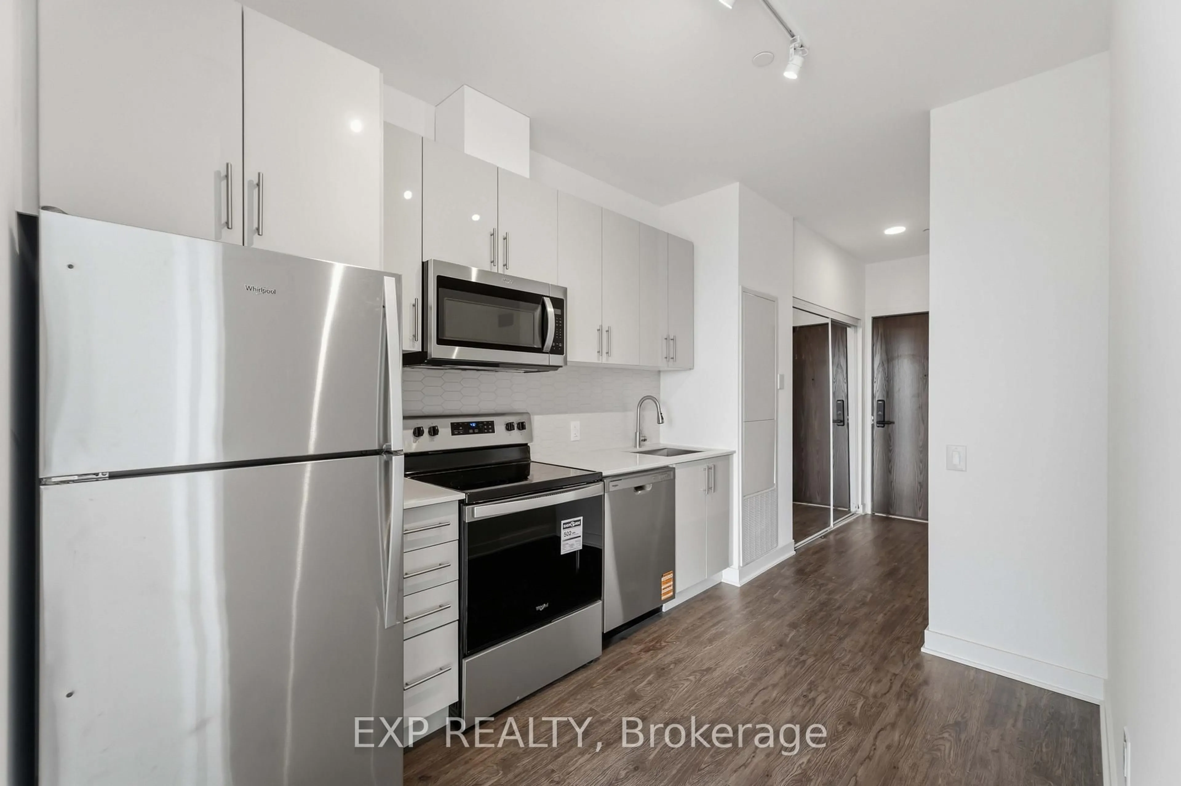 Standard kitchen, wood/laminate floor for 2782 Barton St #1619, Hamilton Ontario L8E 2J8