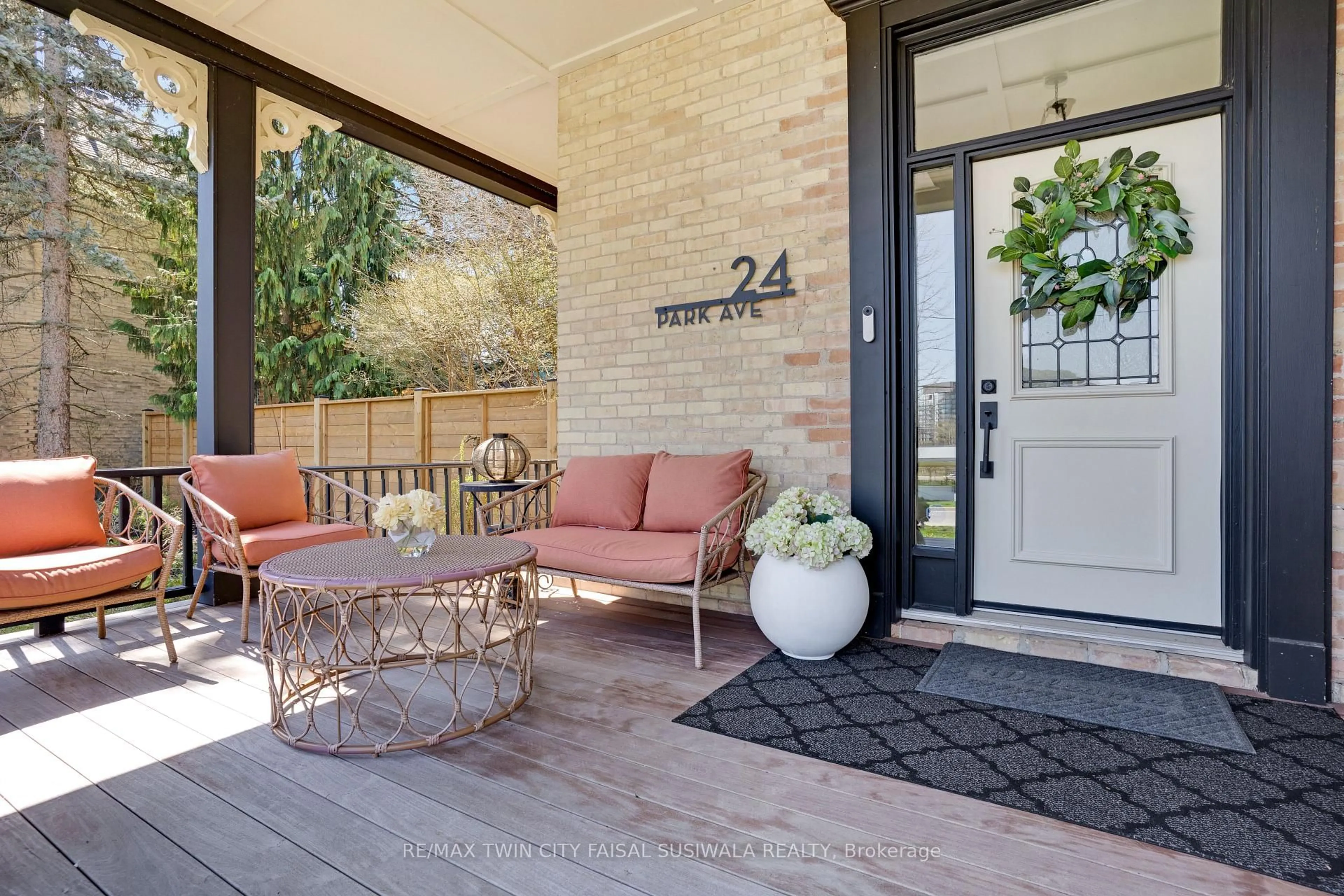 Unknown for 24 Park Ave, Cambridge Ontario N1S 2S2