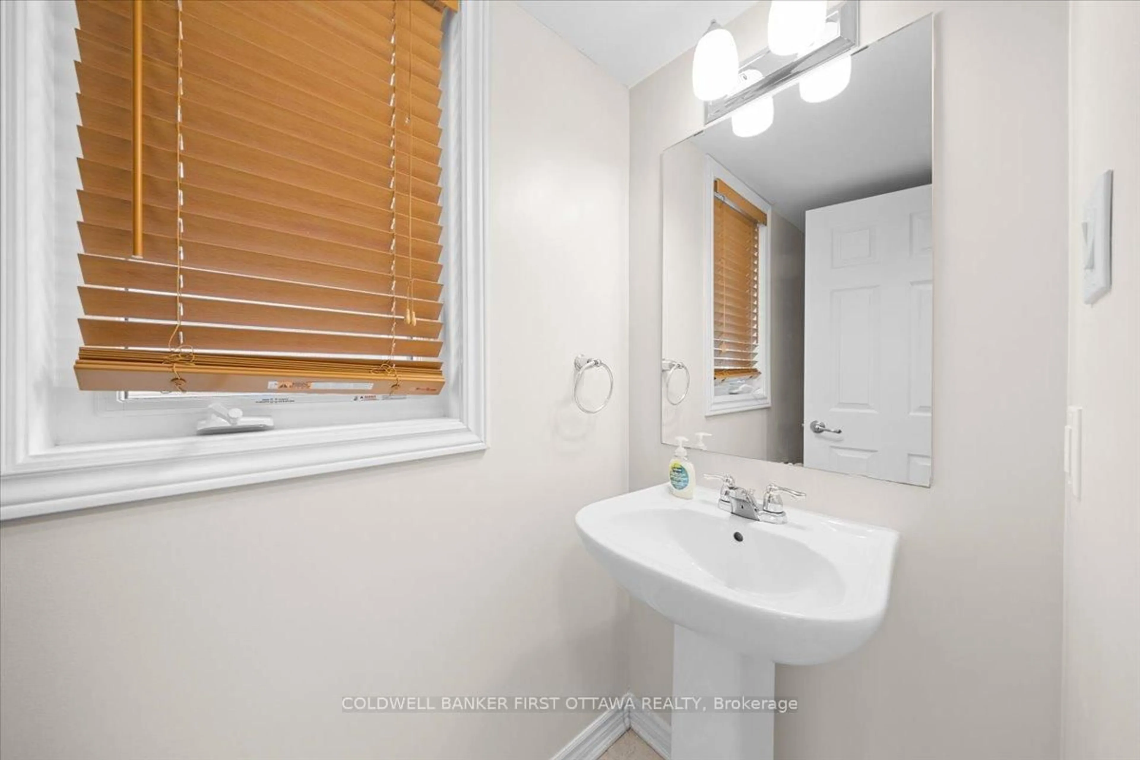 Standard bathroom, unknown for 355 SWEETCLOVER Way, Ottawa Ontario K4A 1E6