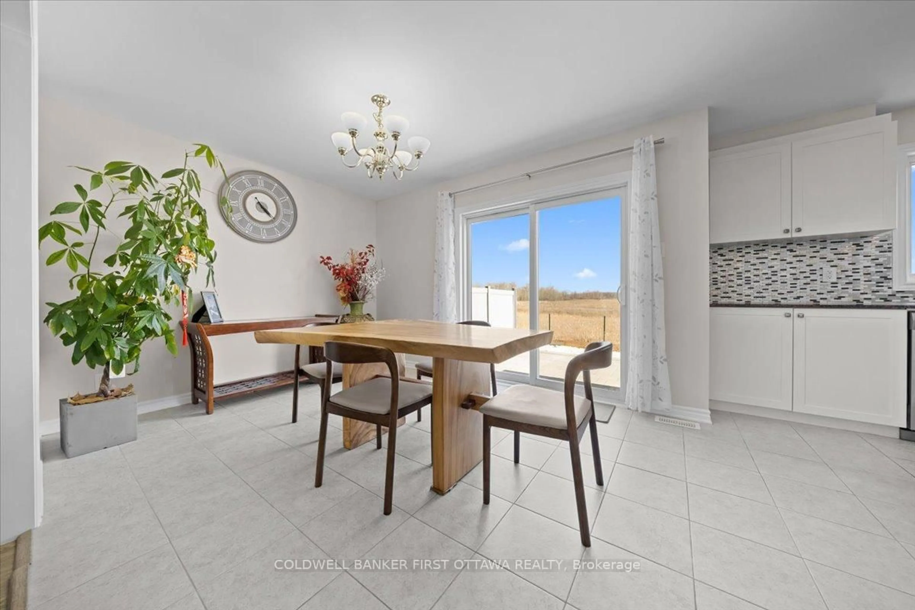 Dining room, ceramic/tile floor for 355 SWEETCLOVER Way, Ottawa Ontario K4A 1E6