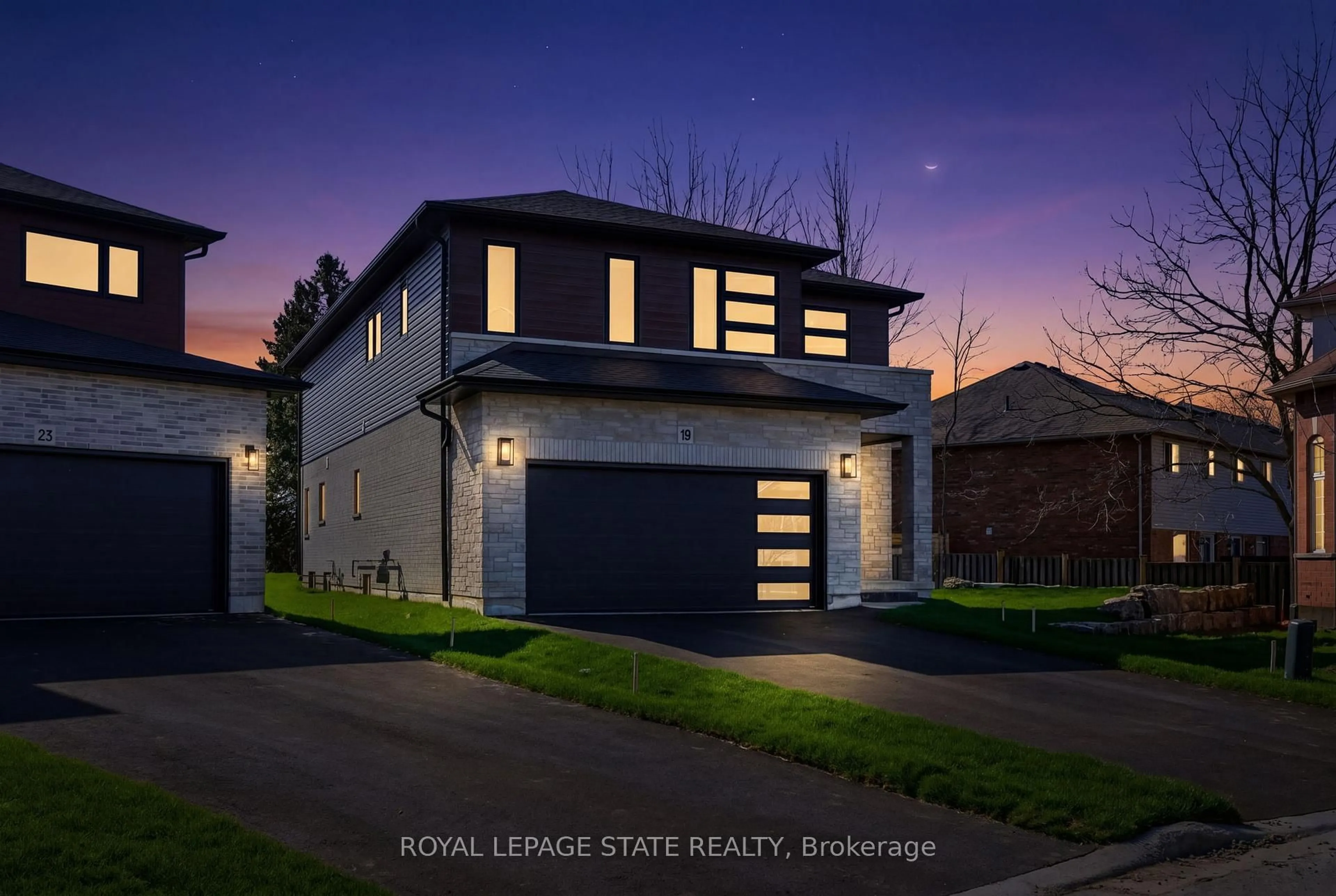 Unknown for 19 Woodvalley Crt, Hamilton Ontario L9B 2S7