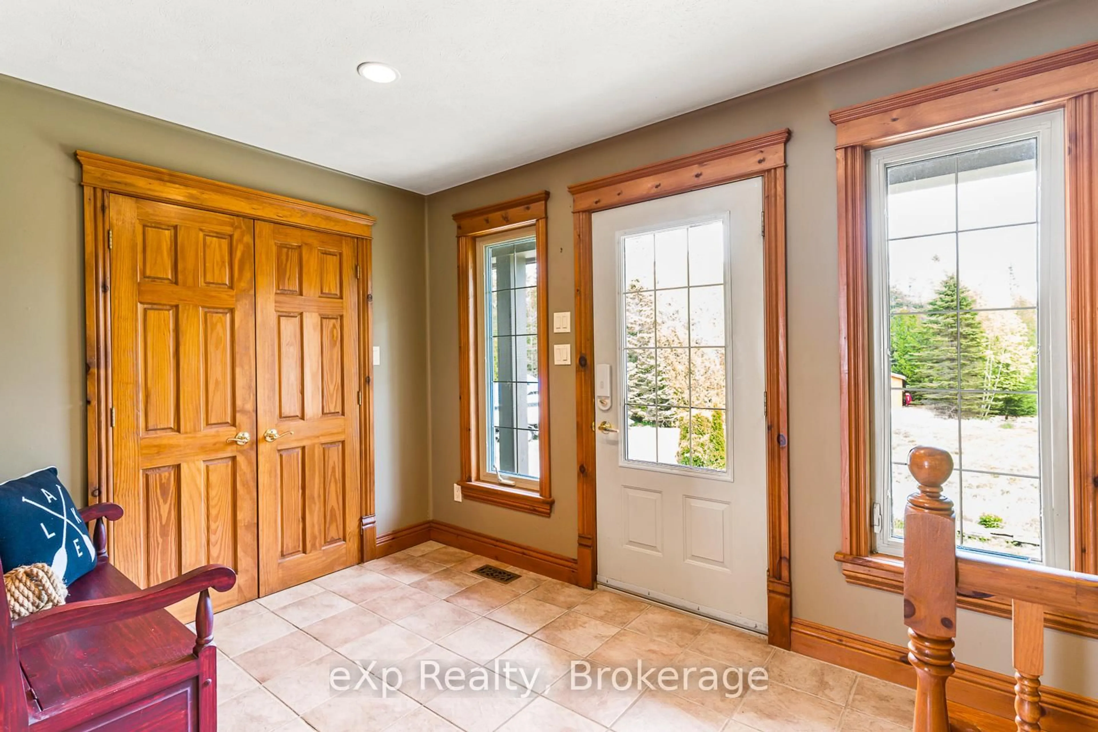 Indoor entryway for 61 FOX Tr, Northern Bruce Peninsula Ontario N0H 1Z0