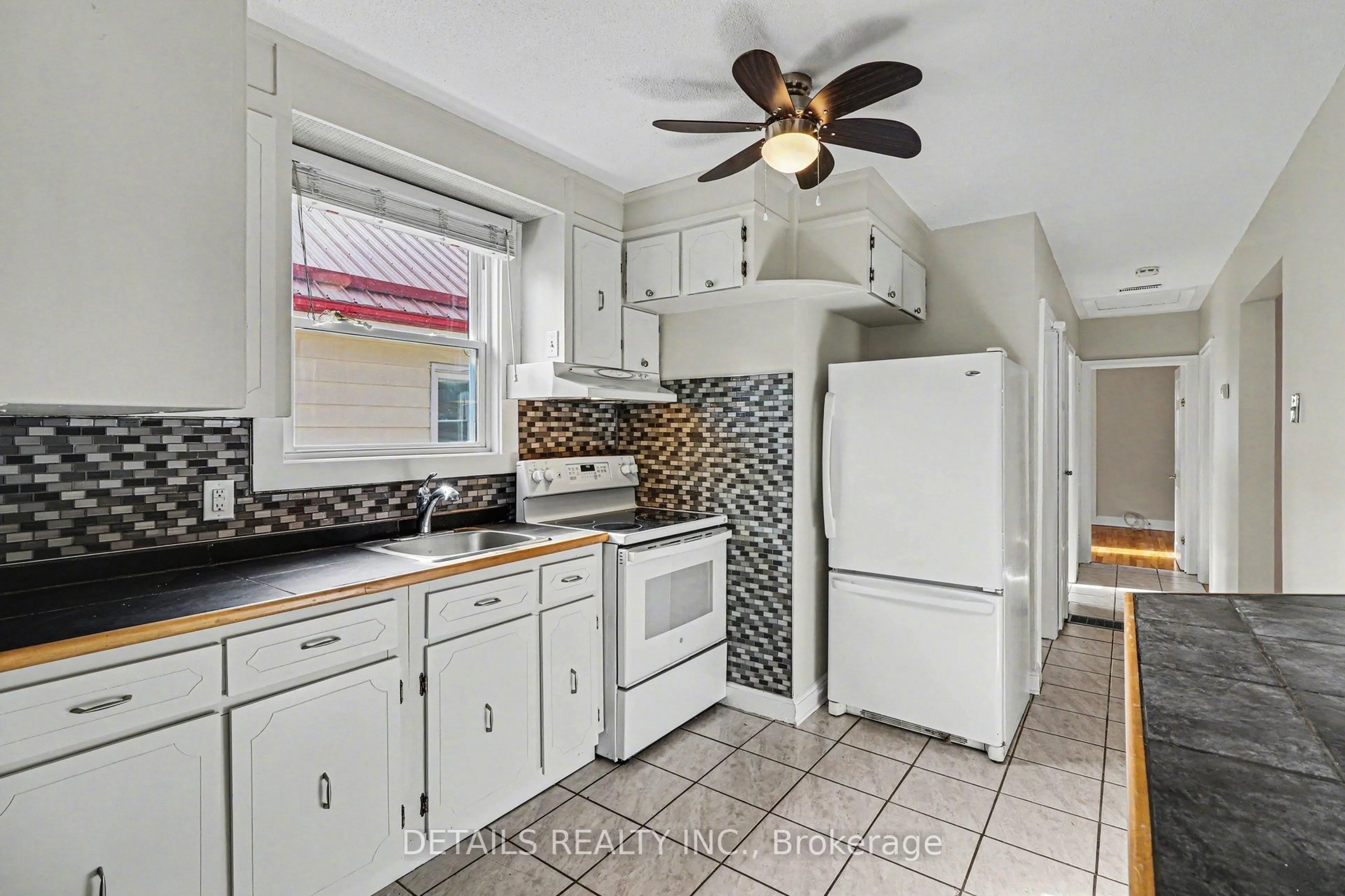 Standard kitchen, ceramic/tile floor for 189 Gladu St, Ottawa Ontario K1L 6N3