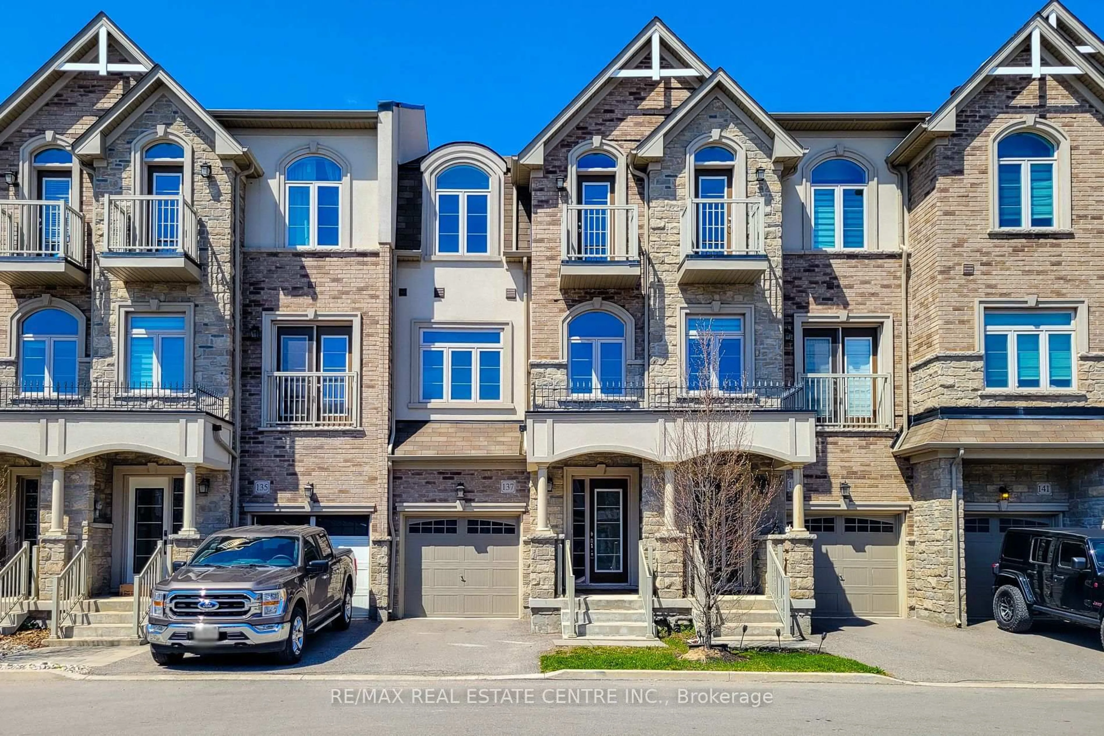 Home with brick exterior material, street for 137 Borers Creek Circ, Hamilton Ontario L8B 1W3