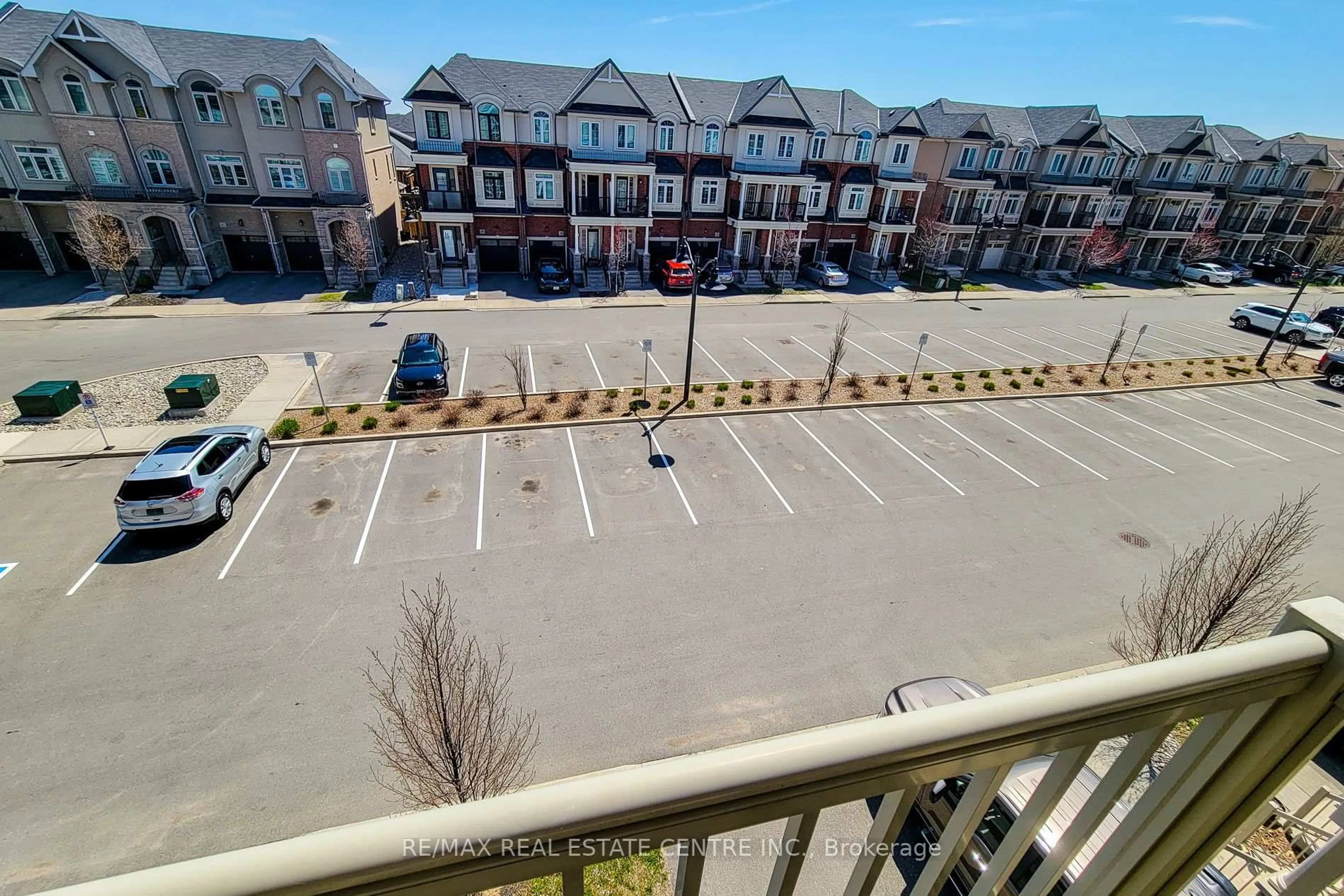 A pic from outside/outdoor area/front of a property/back of a property/a pic from drone, city buildings view from balcony for 137 Borers Creek Circ, Hamilton Ontario L8B 1W3