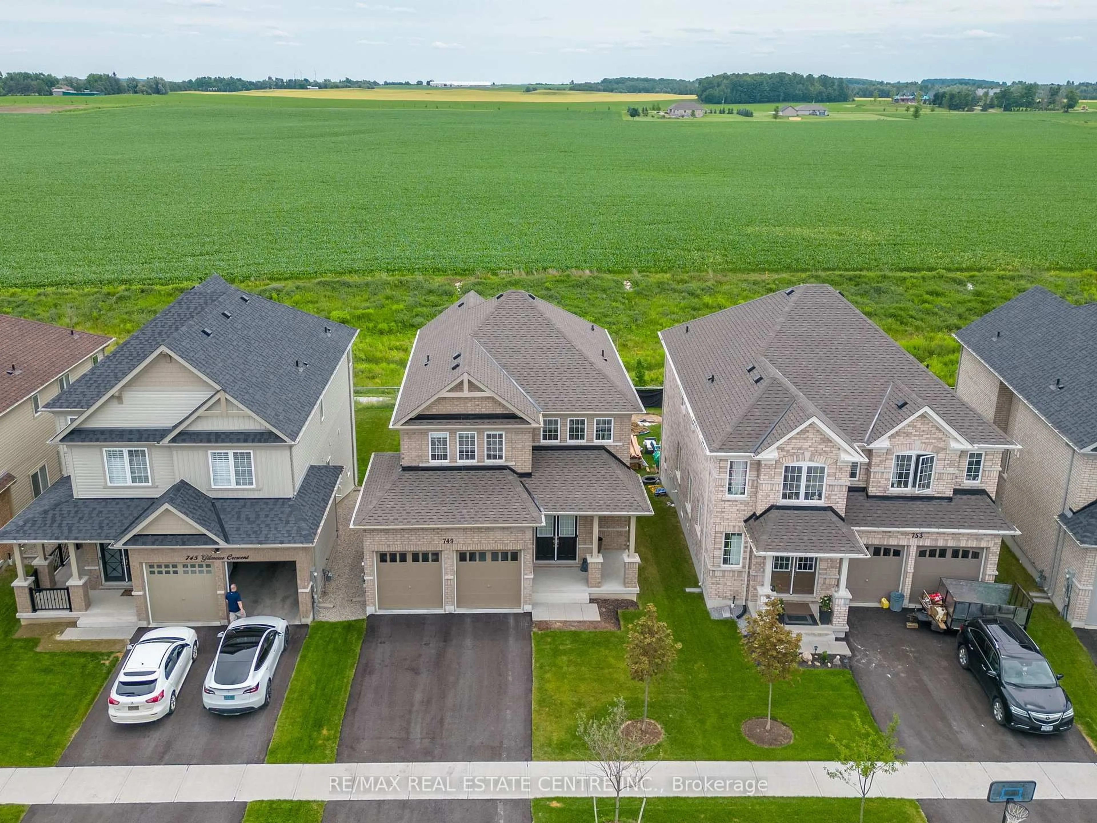 A pic from outside/outdoor area/front of a property/back of a property/a pic from drone, unknown for 749 Gilmour Cres, Shelburne Ontario L9V 3X2