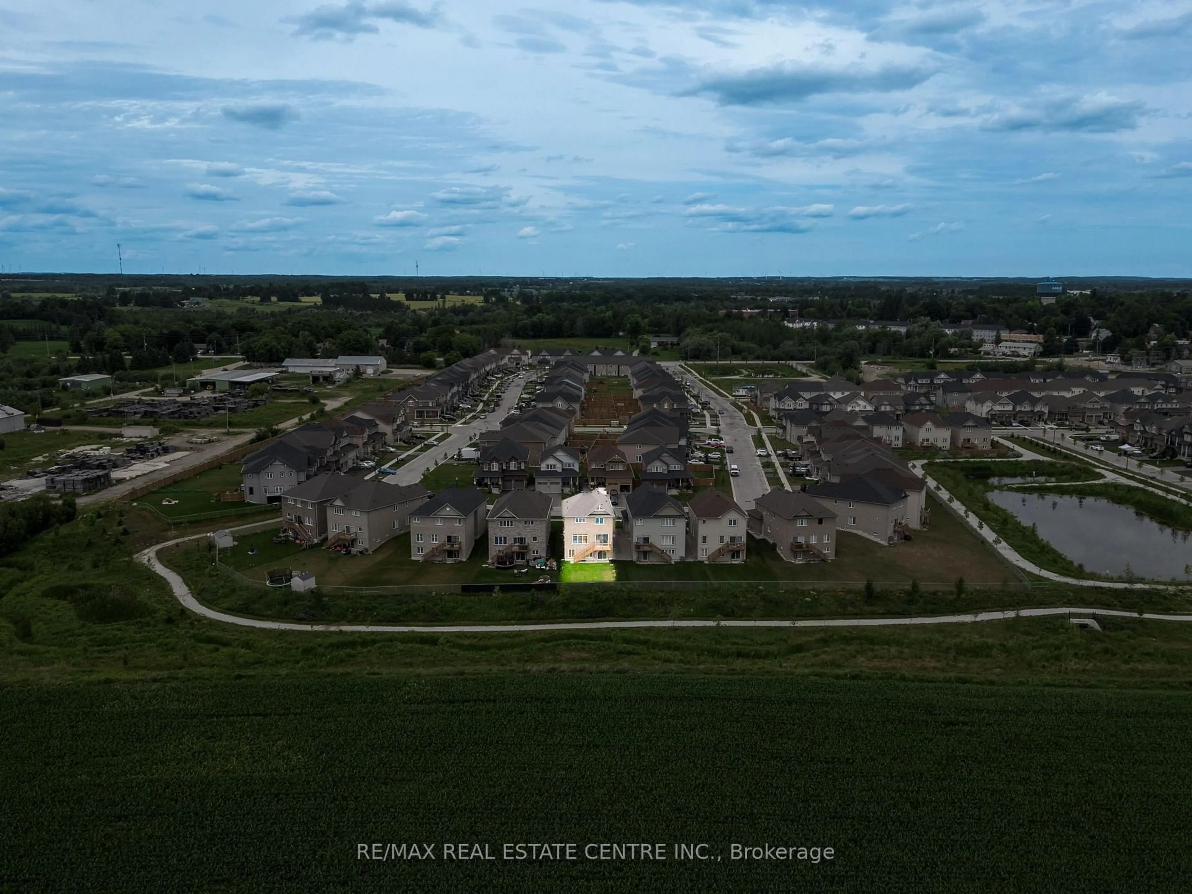 A pic from outside/outdoor area/front of a property/back of a property/a pic from drone, building for 749 Gilmour Cres, Shelburne Ontario L9V 3X2