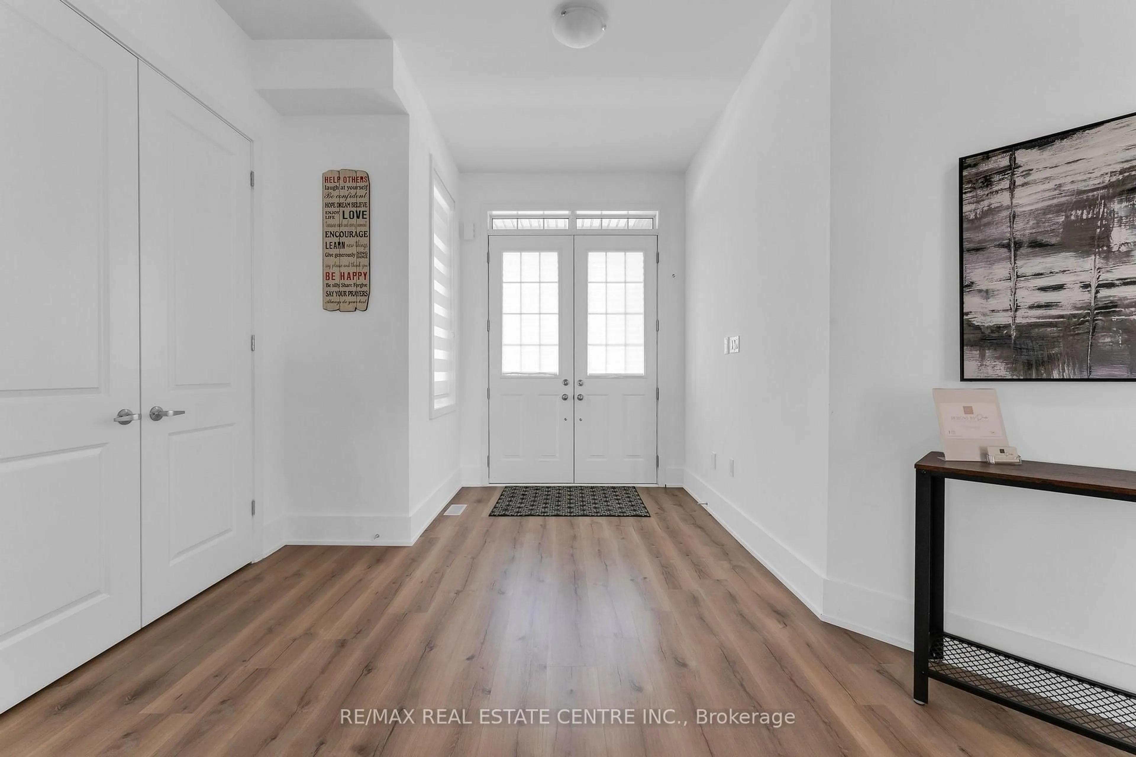 Indoor entryway for 749 Gilmour Cres, Shelburne Ontario L9V 3X2