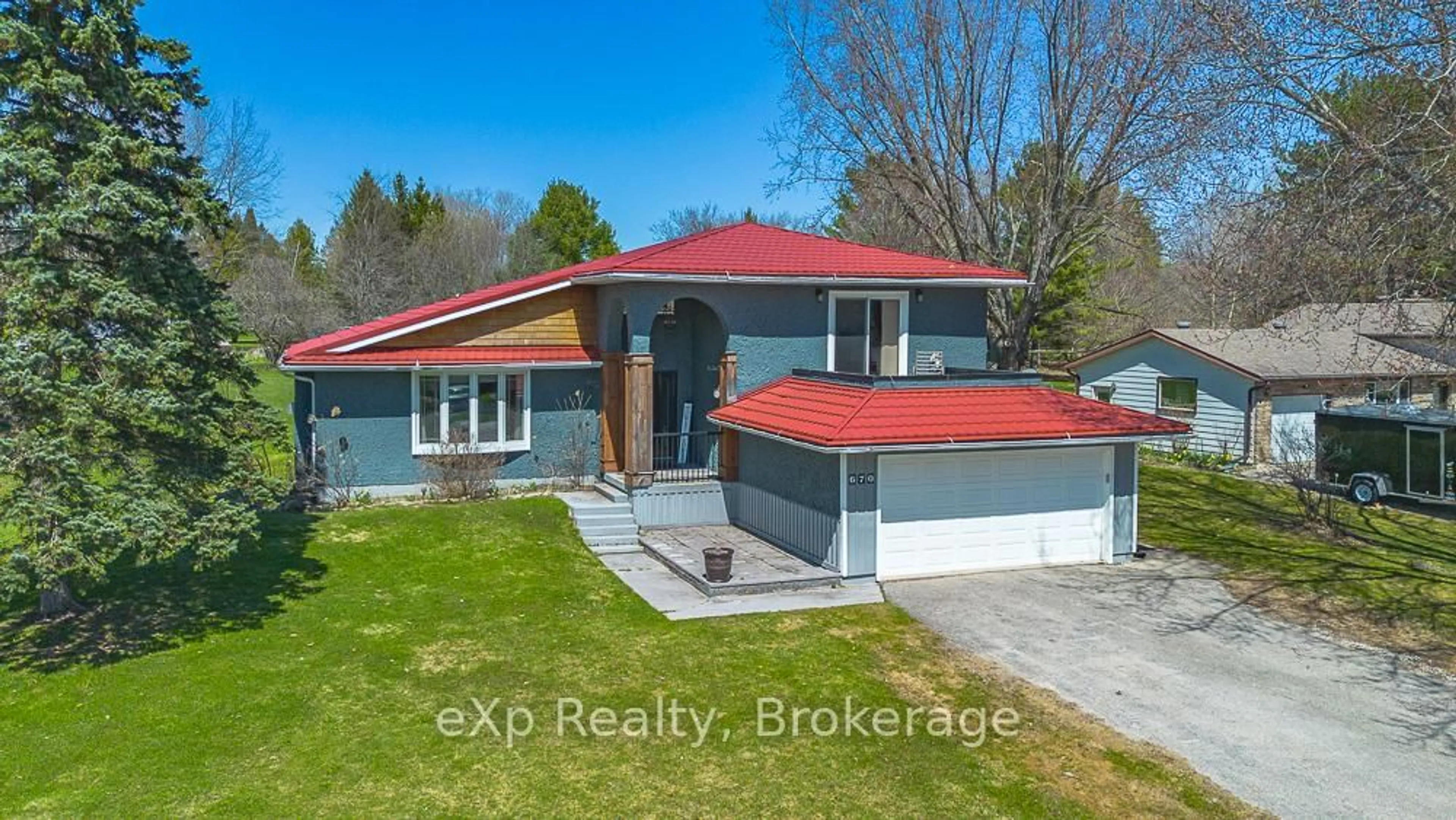 A pic from outside/outdoor area/front of a property/back of a property/a pic from drone, unknown for 670 Joynt St, Georgian Bluffs Ontario N0H 2K0