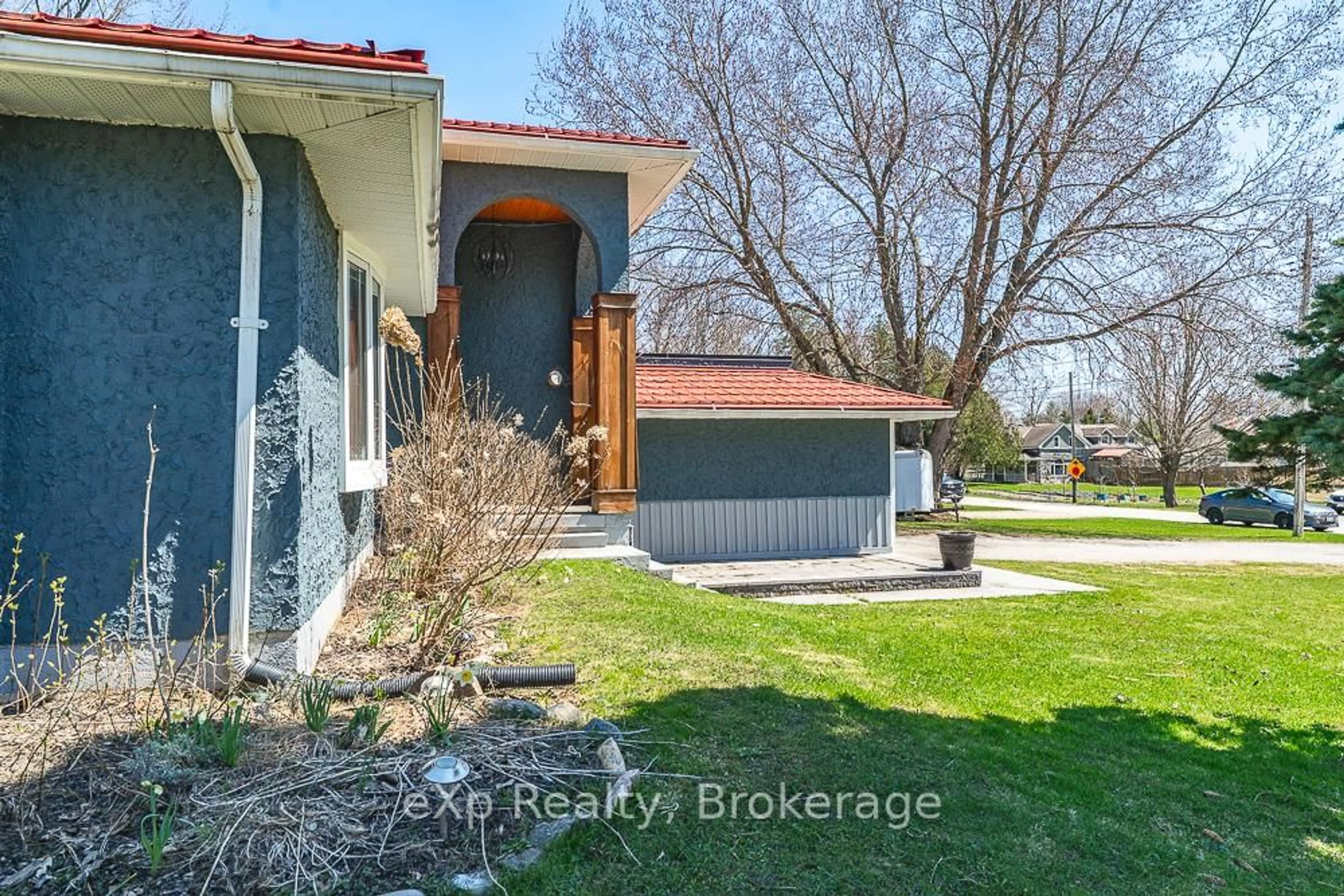 Unknown for 670 Joynt St, Georgian Bluffs Ontario N0H 2K0