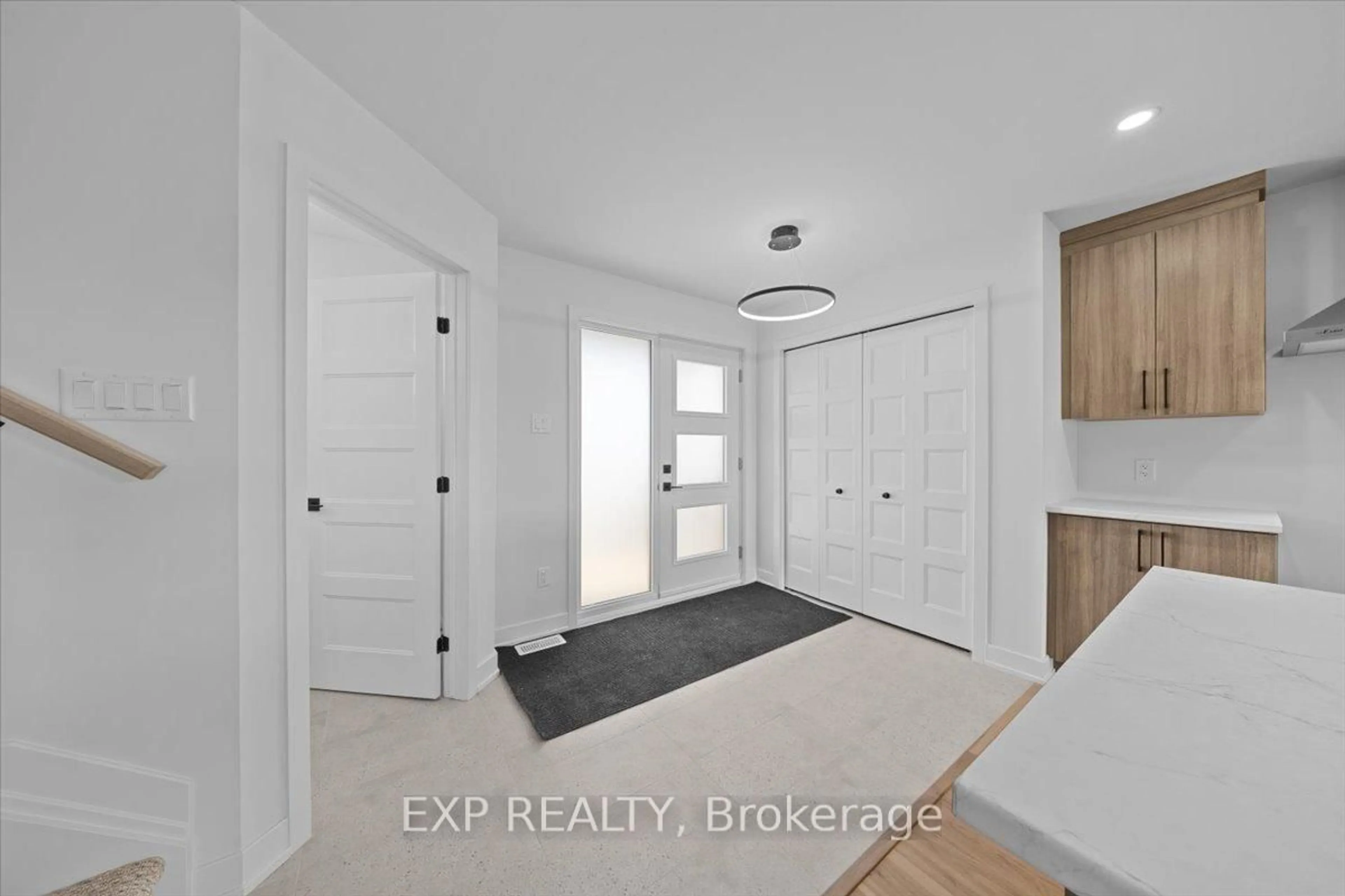 Indoor entryway for 247 Carpe St, Casselman Ontario K0A 1M0