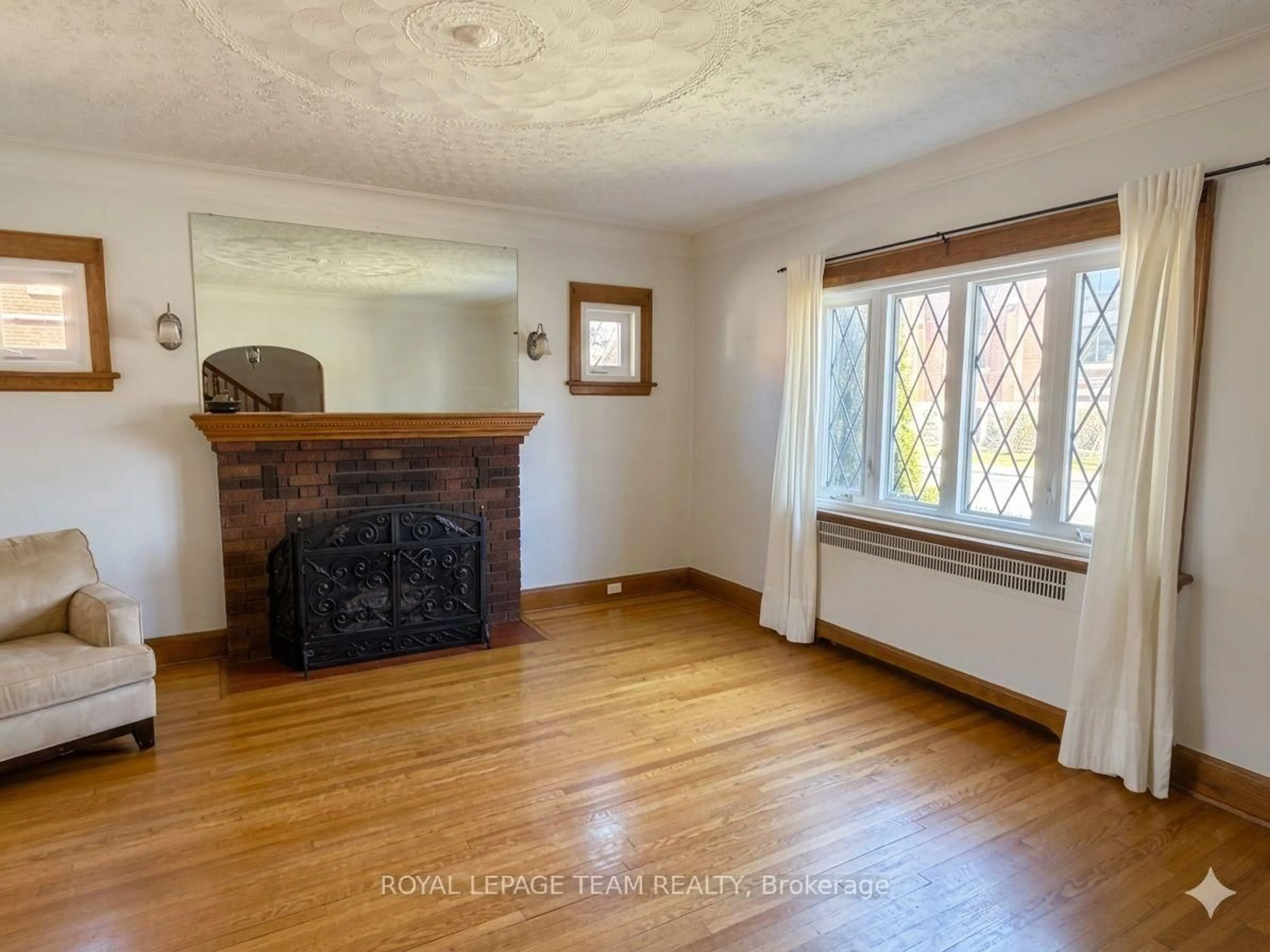 A pic of a room for 444 Parkdale Ave, Ottawa Ontario K1Y 1H1