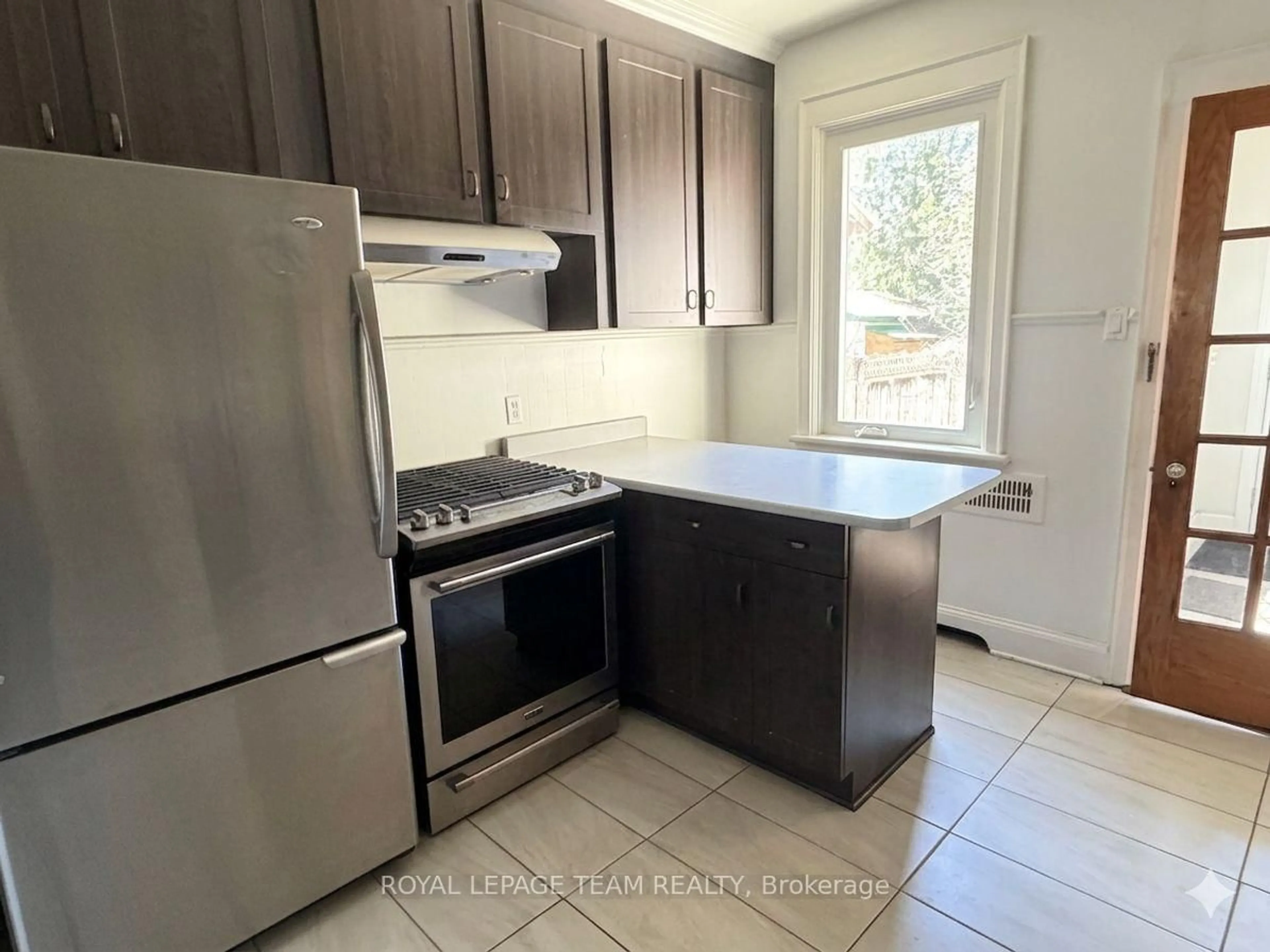 Standard kitchen, unknown for 444 Parkdale Ave, Ottawa Ontario K1Y 1H1