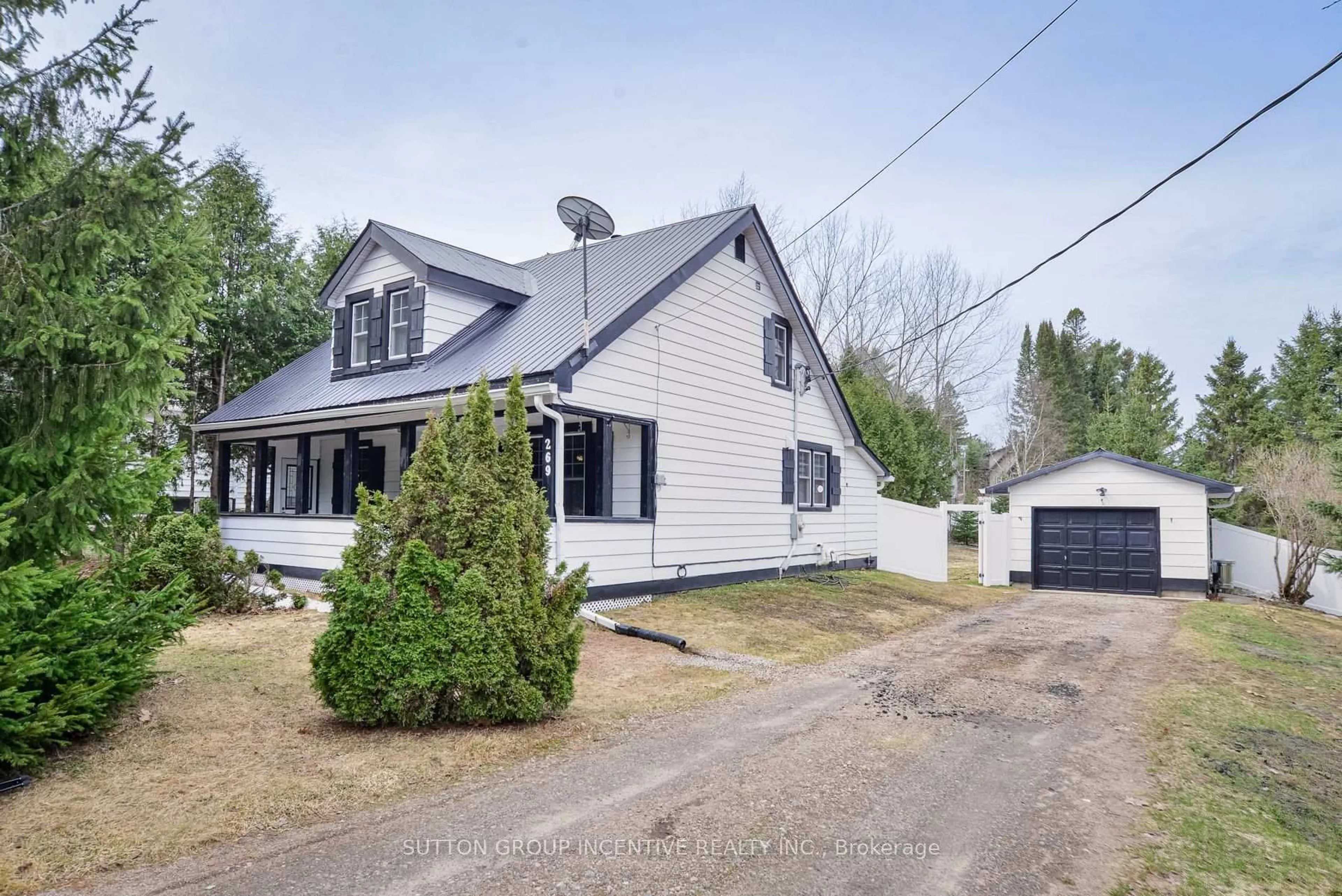 A pic from outside/outdoor area/front of a property/back of a property/a pic from drone, street for 269 Main St, Kearney Ontario P0A 1M0