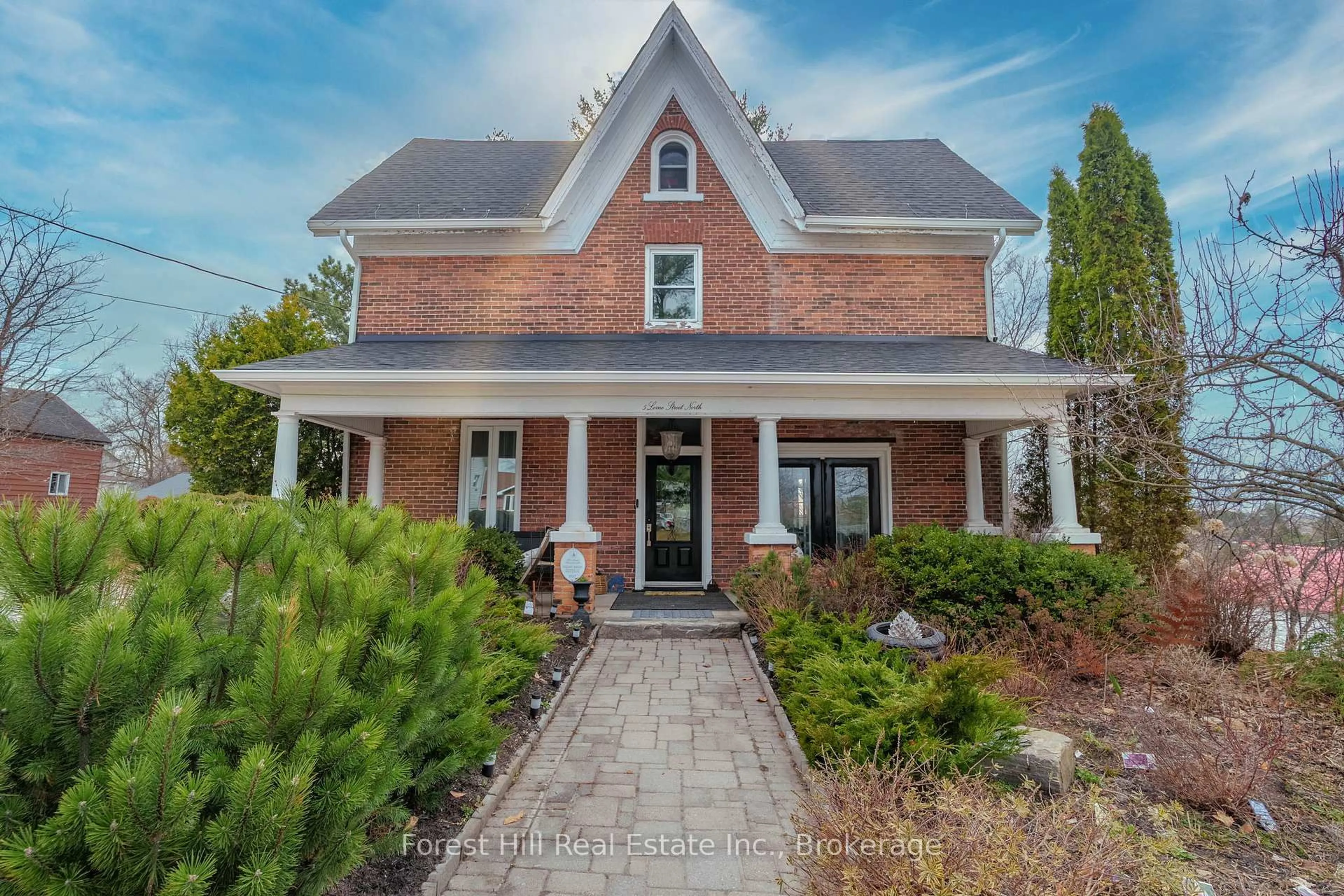 Home with brick exterior material, street for 5 Lorne St, Huntsville Ontario P1H 2G1