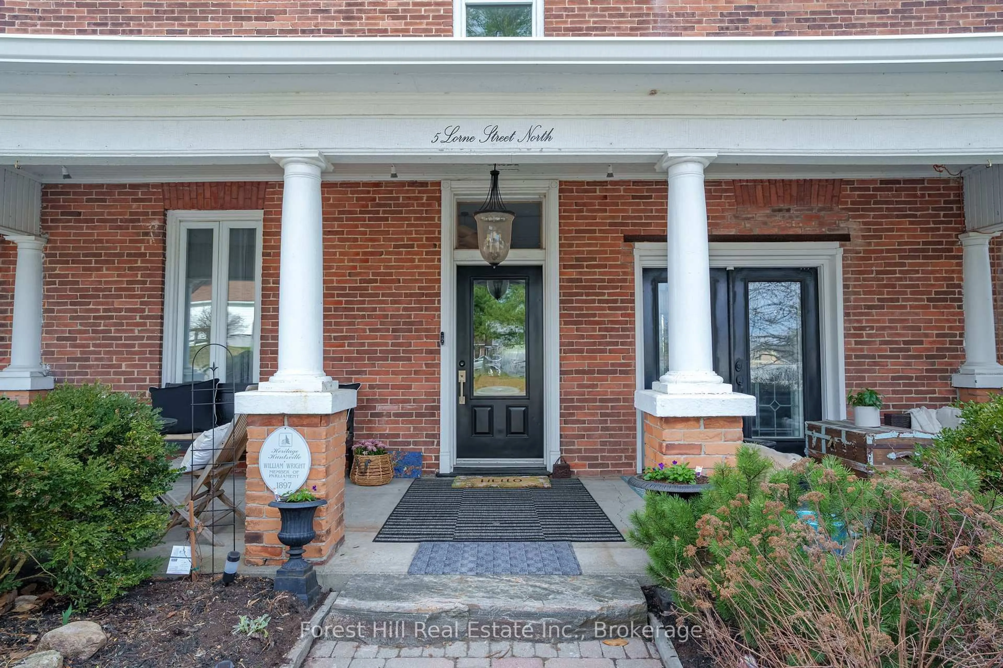 Home with brick exterior material, street for 5 Lorne St, Huntsville Ontario P1H 2G1