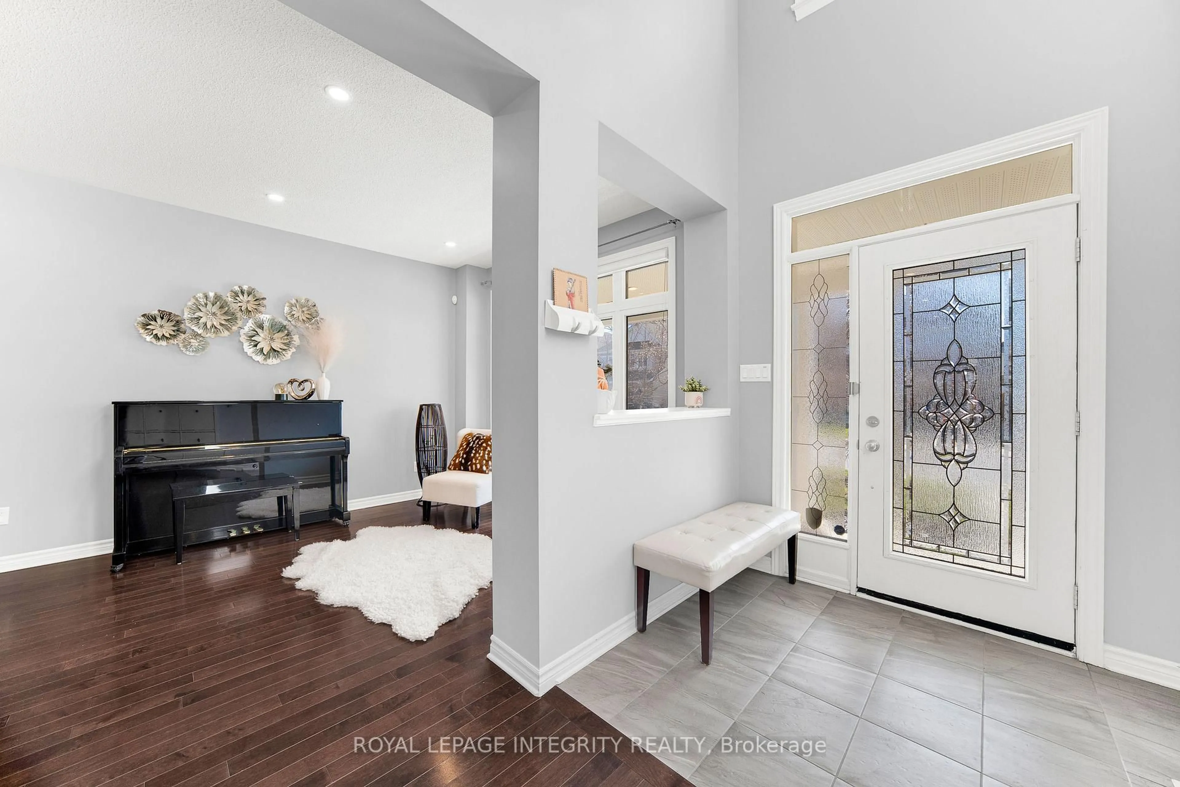 Indoor entryway for 568 Egret Way, Ottawa Ontario K2C 3H2